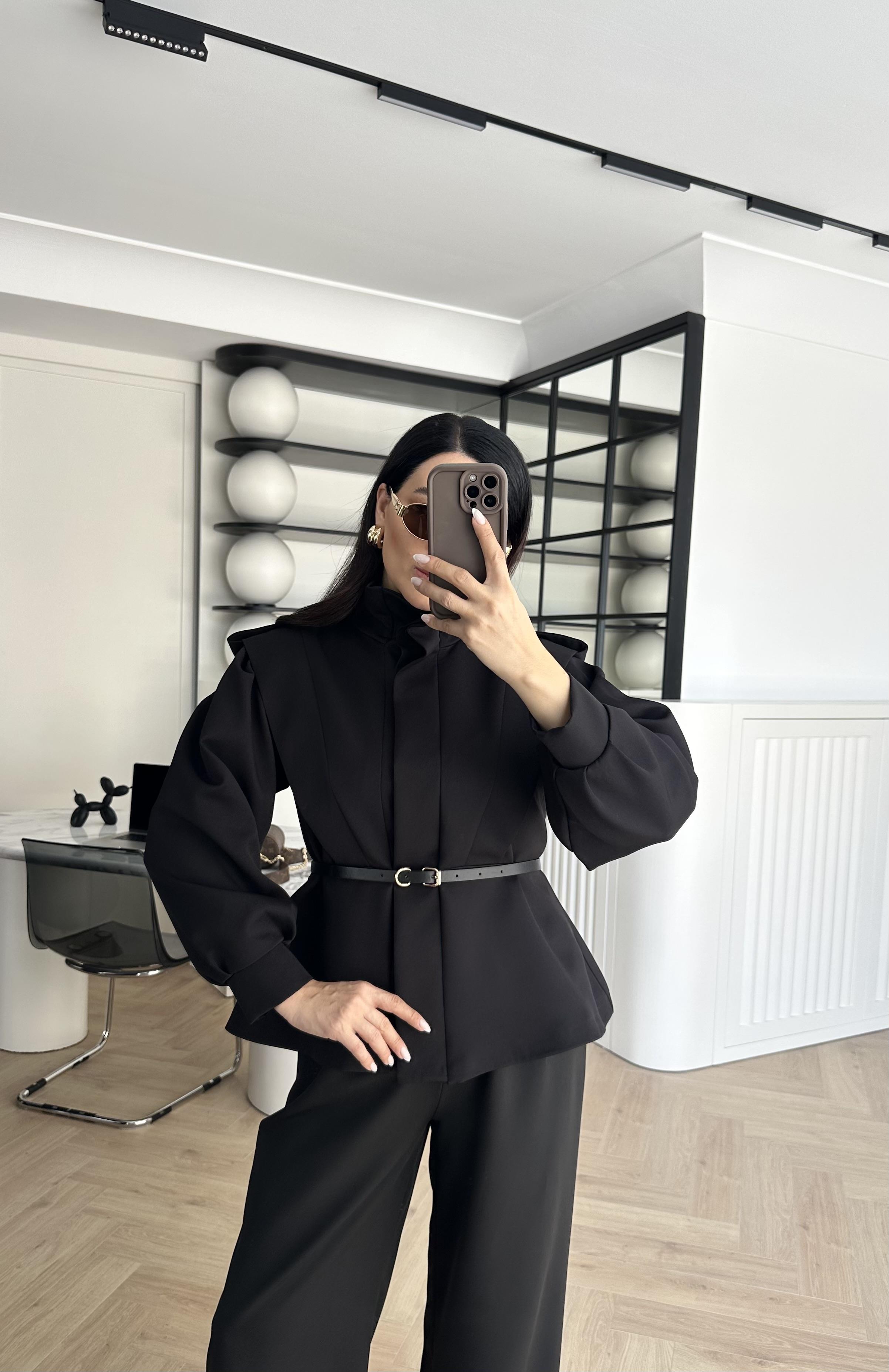 Siyah Kemerli Dik Yaka Tasarın Ceket