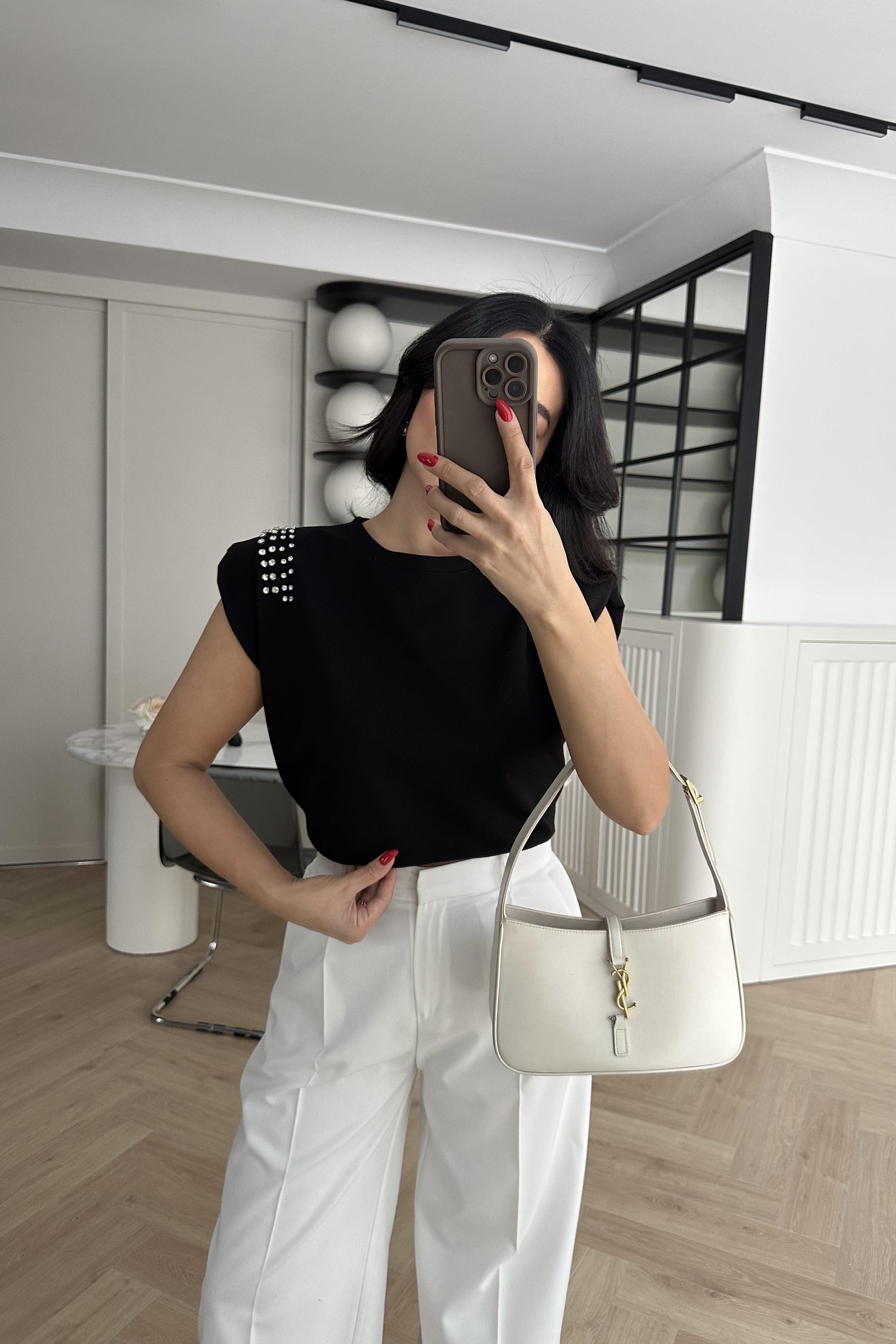 Siyah Omuzları Taşlı Vatkalı Kolsuz Sweatshirt
