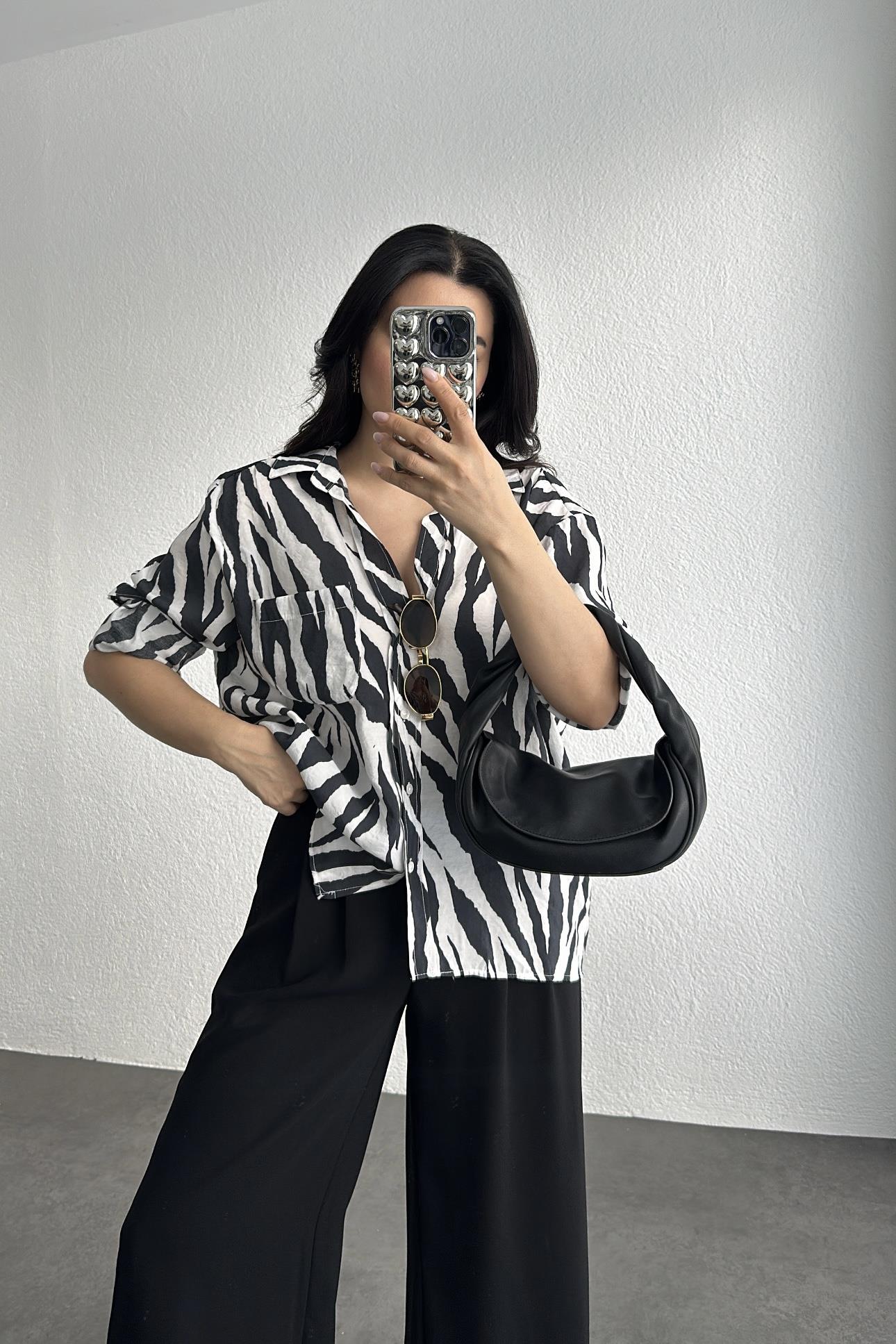 Siyah Renk Zebra Desen Tensel Gömlek