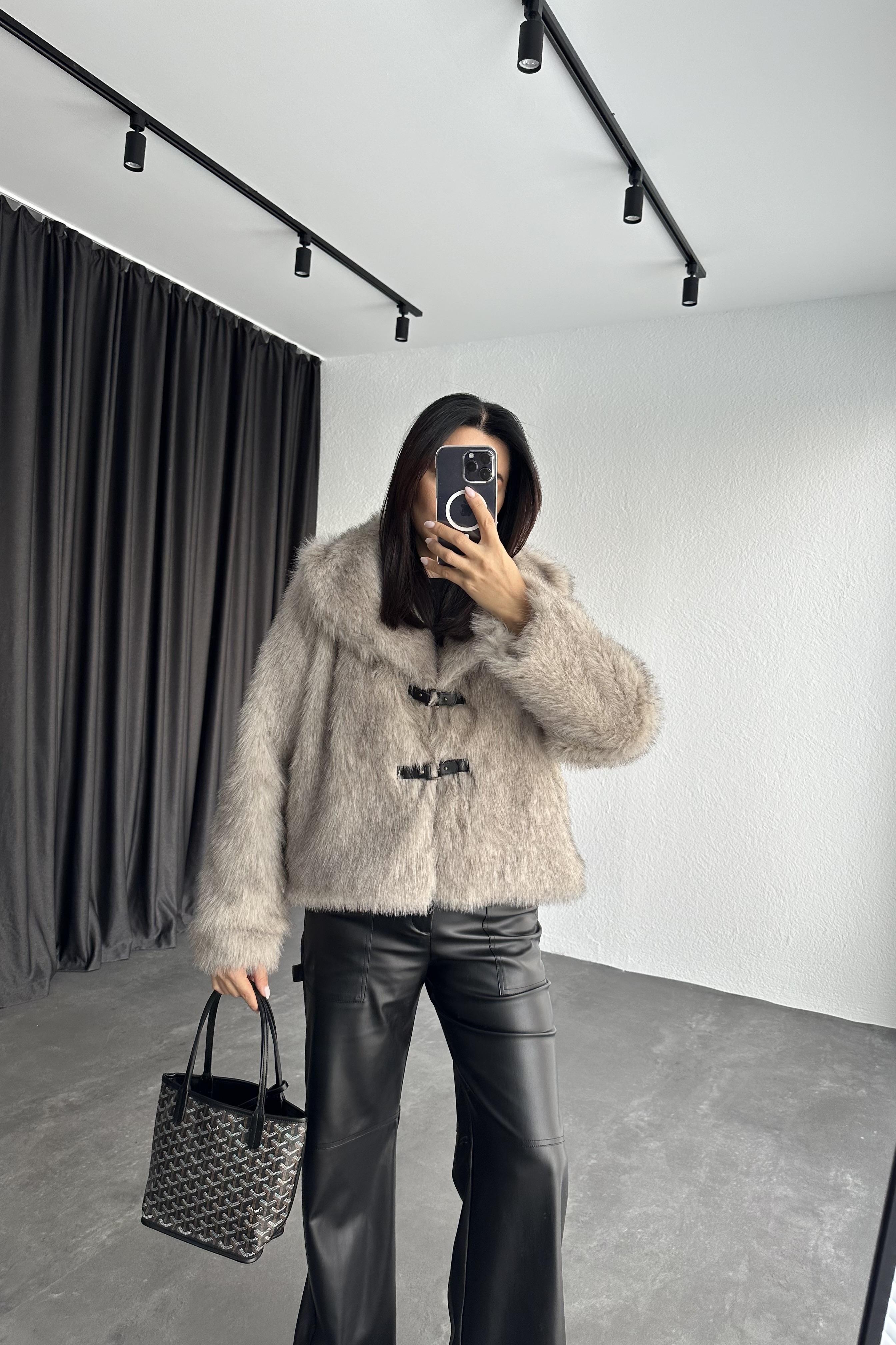 Taş Rengi Deri Düğme Detaylı Marka Model Kürk 