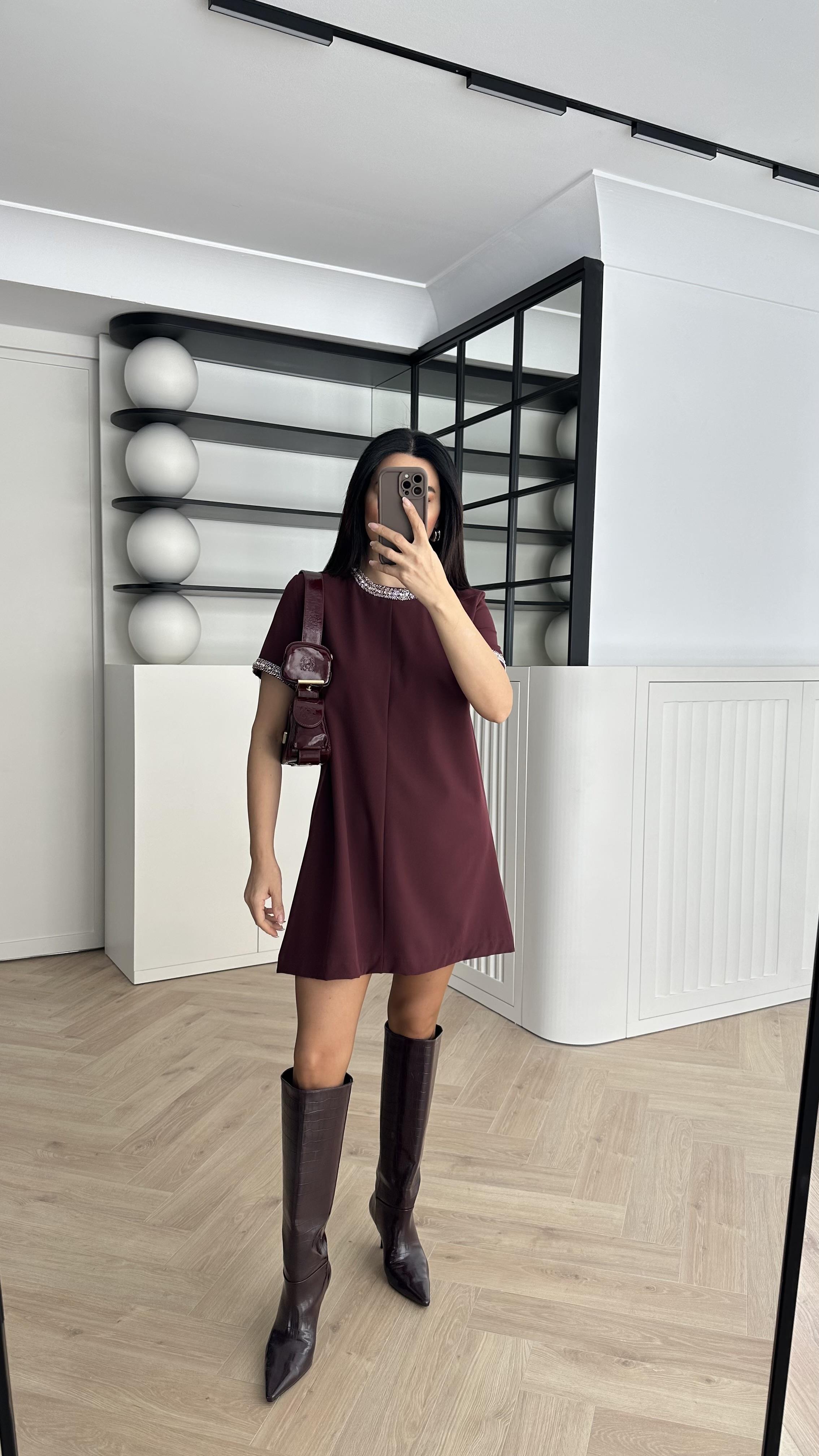 Yakası Kolu Taş Detaylı Bordo Elbise 