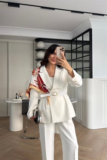 FULAR DETAYLI KEMERLİ BLAZER CEKET BEYAZ 