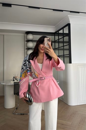 FULAR DETAYLI KEMERLİ BLAZER CEKET PEMBE