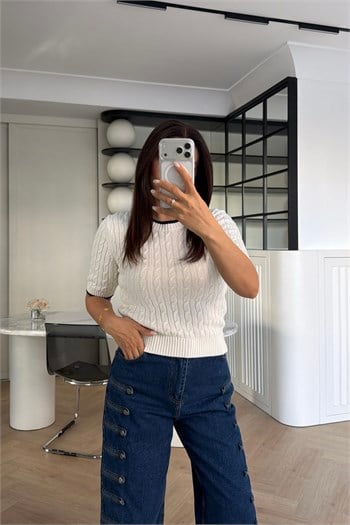 YAKASI VE KOLLARI LACİVERT  ŞERİTLİ ÖRGÜ TRİKO 