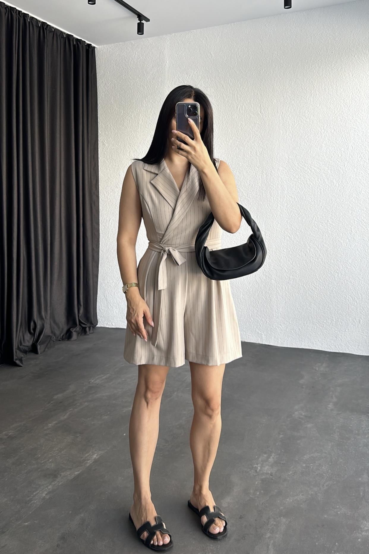 Arka Kısmı Fermuarlı Cepli Tulum