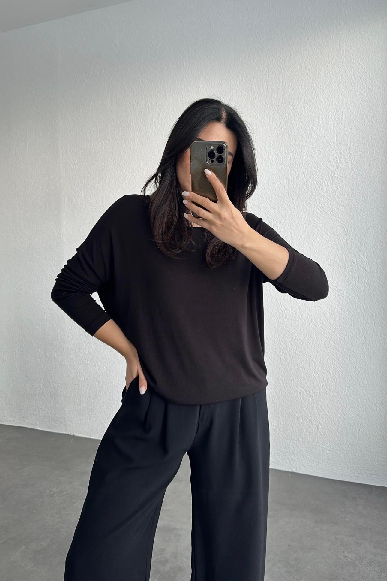 Arkası V Yakalı İnterlok Kumaş Basic Bluz Siyah