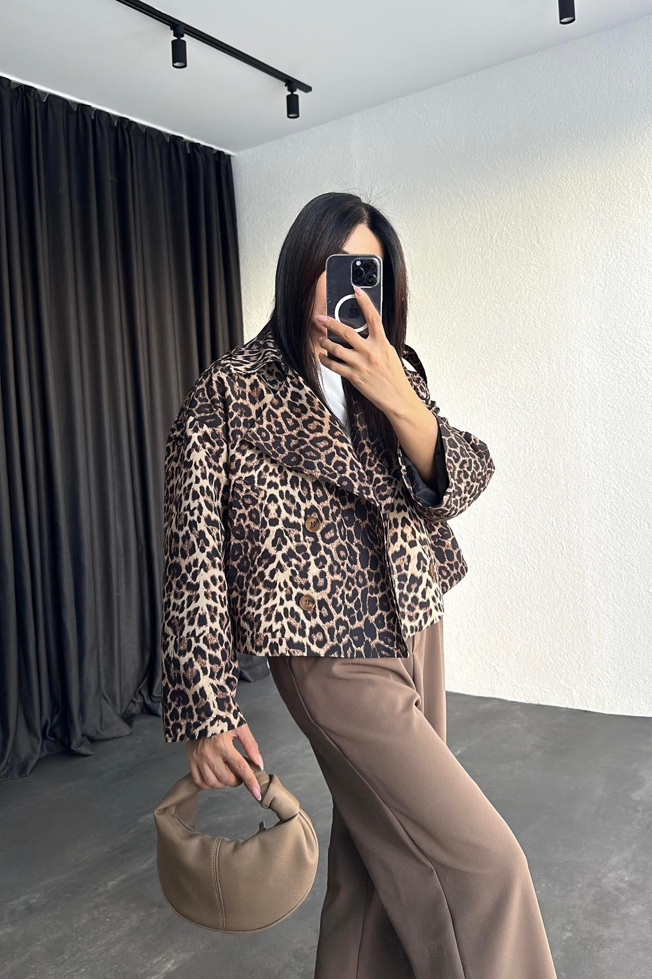 Astarlı Cepli Leopar Desen Kısa Trençkot