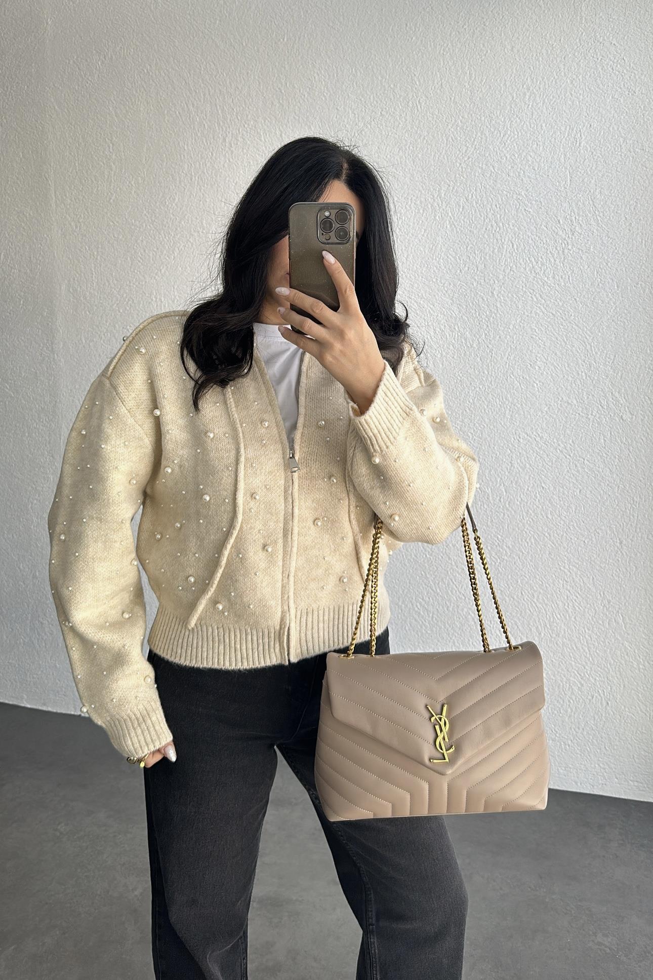 Bej Renk Çakım İnci Detaylı Triko Hırka