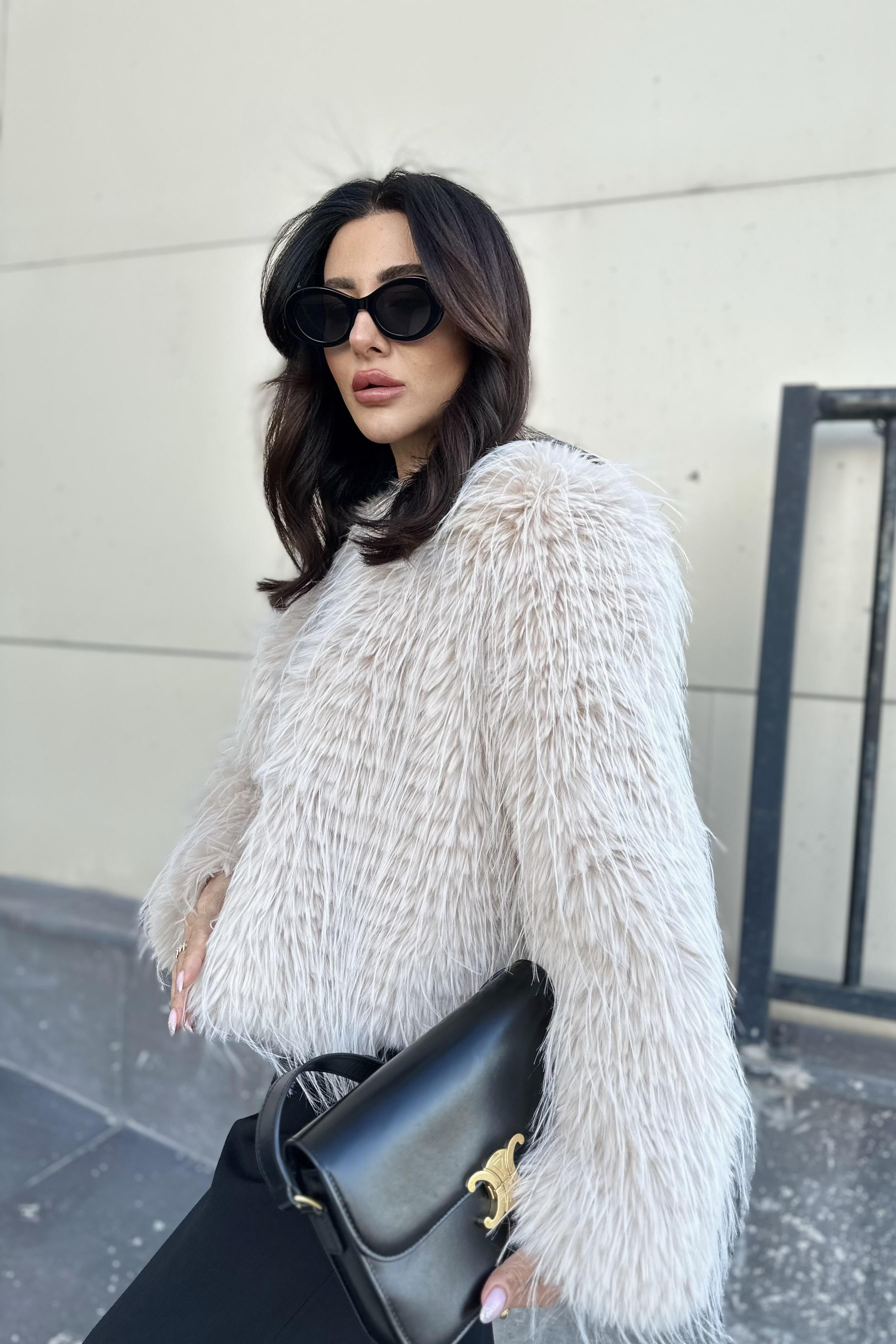 Bej Uzun Tüylü Astarlı Kürk 