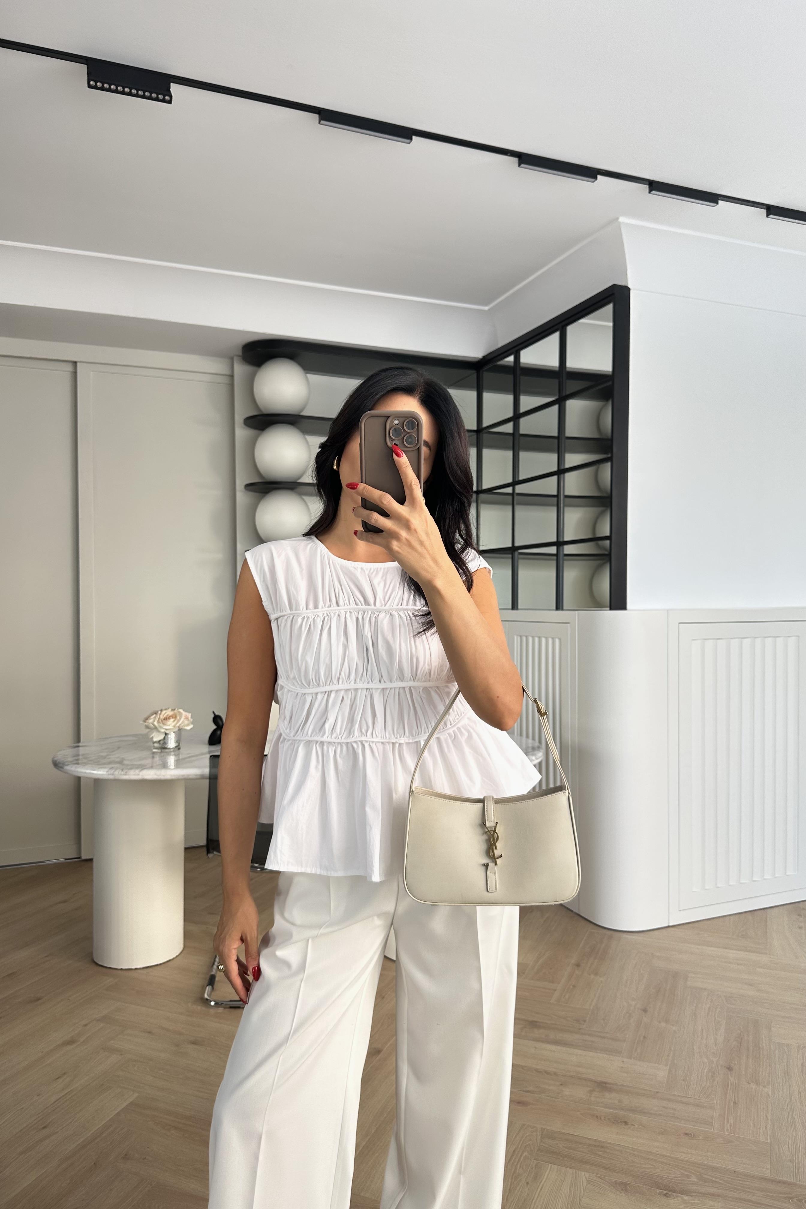 Beyaz Poplin Kumaş Büzgülü Bluz 