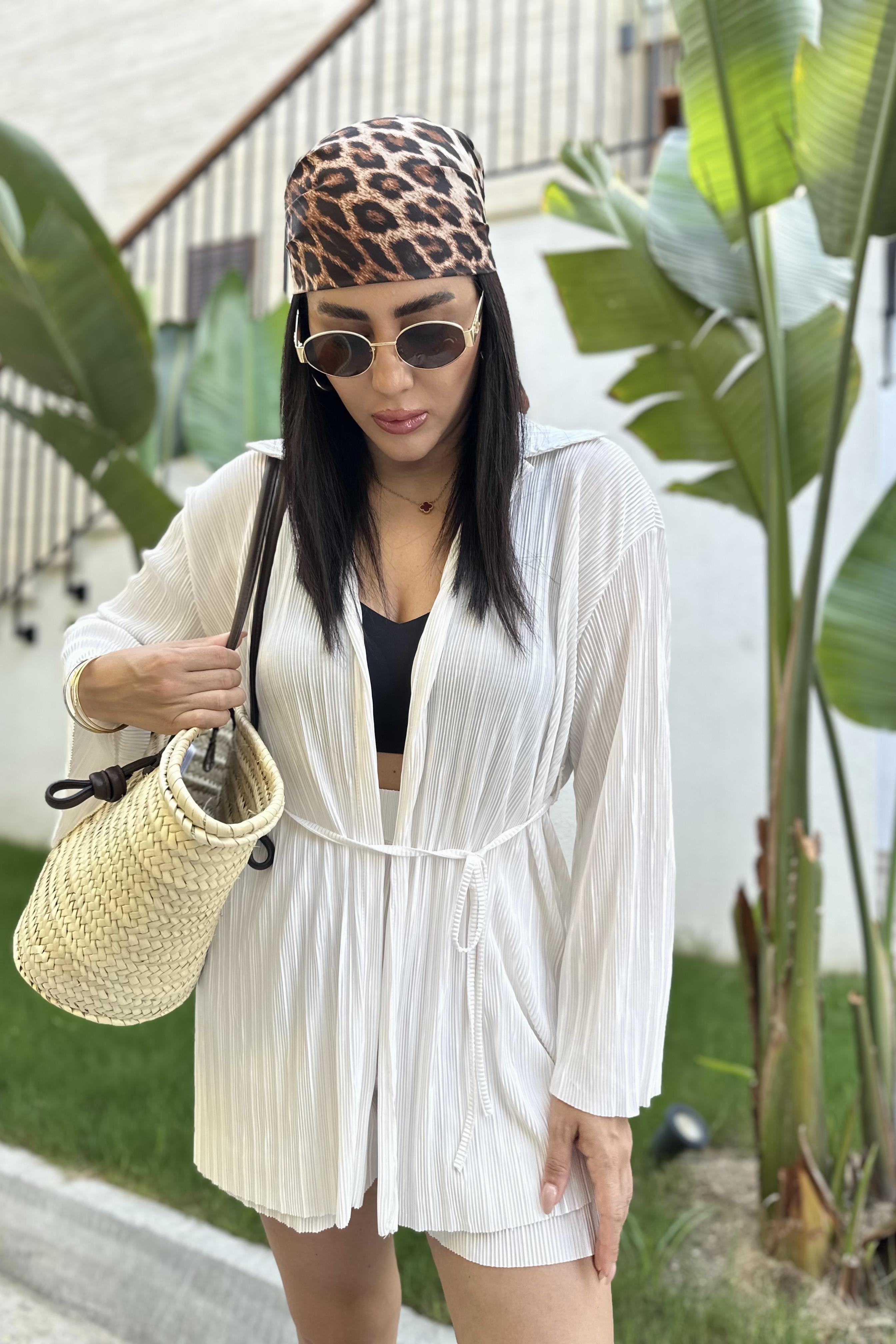 Beyaz Renk Şortlu Pilise Takım 