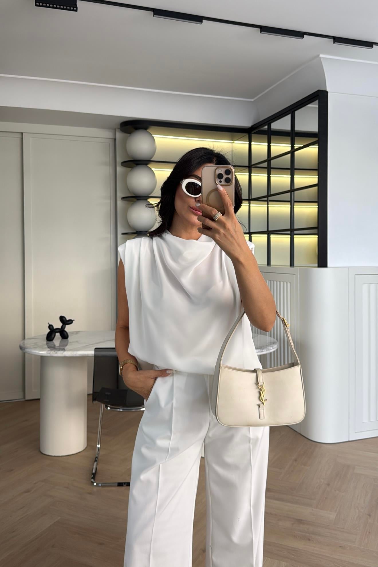 BEYAZ VATKALI KREP KUMAŞ TASARIM BLUZ