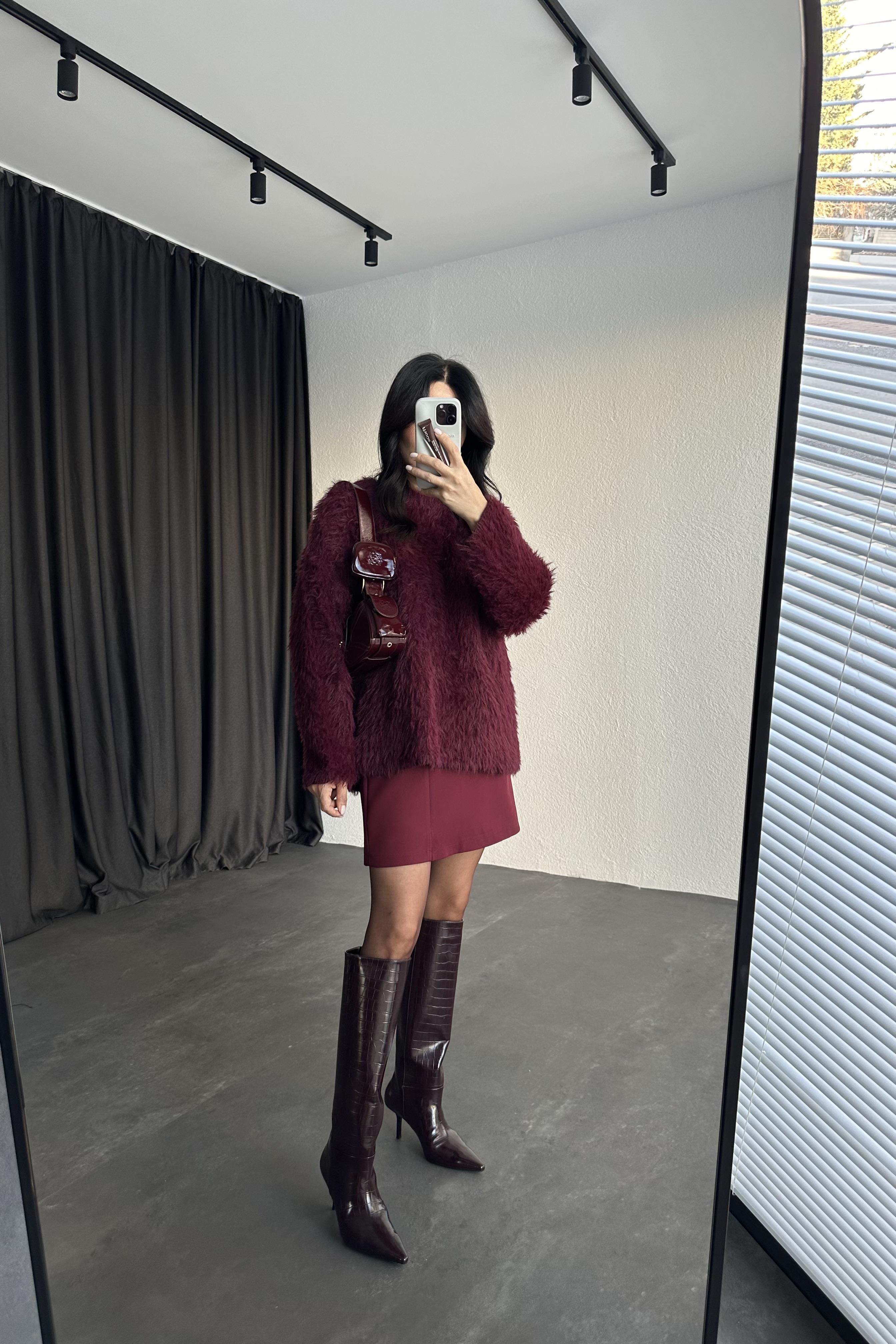 Bordo Renk Yumuşak Peluş Kazak 