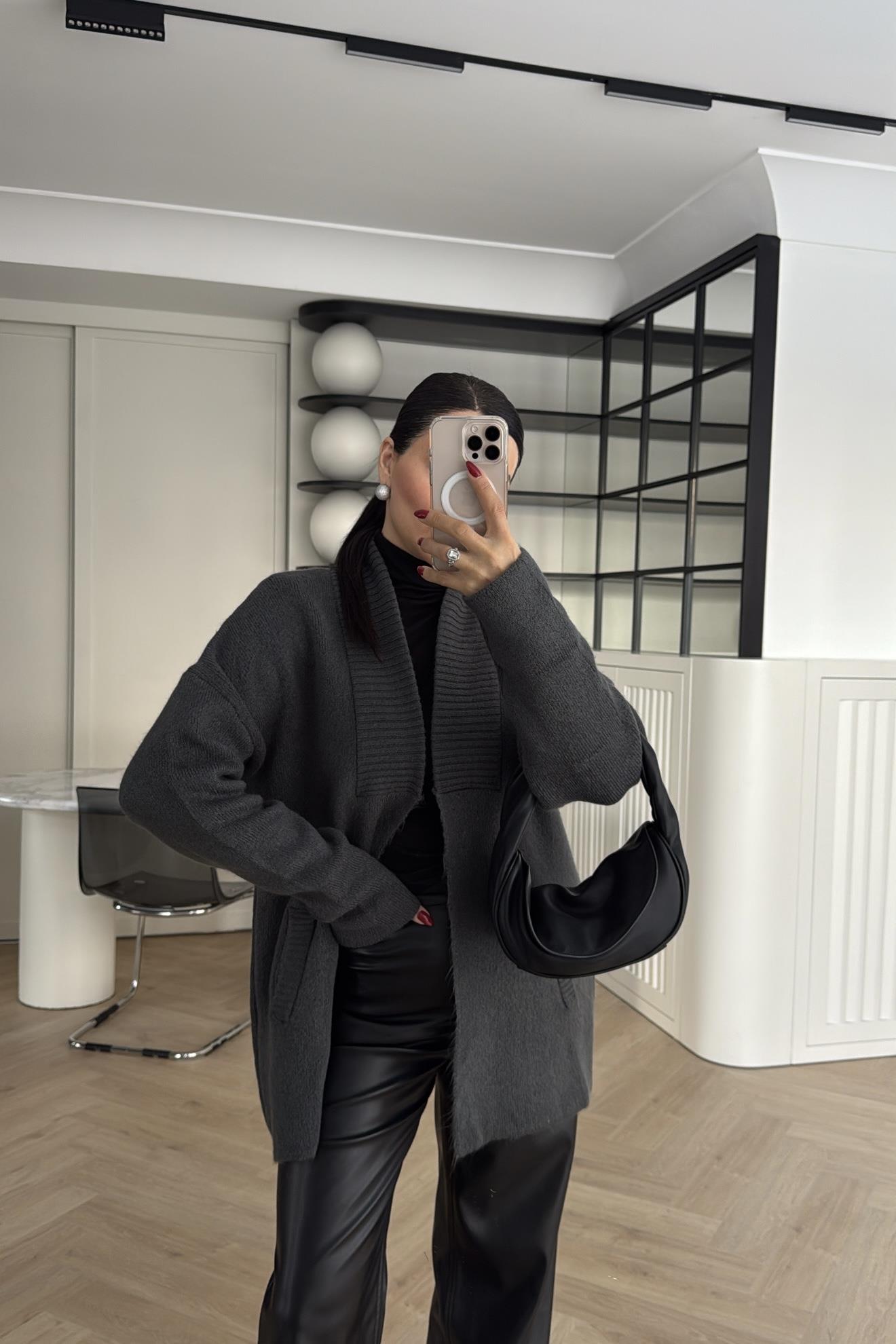 CEPLİ KISA TRİKO HIRKA KOYU FÜME