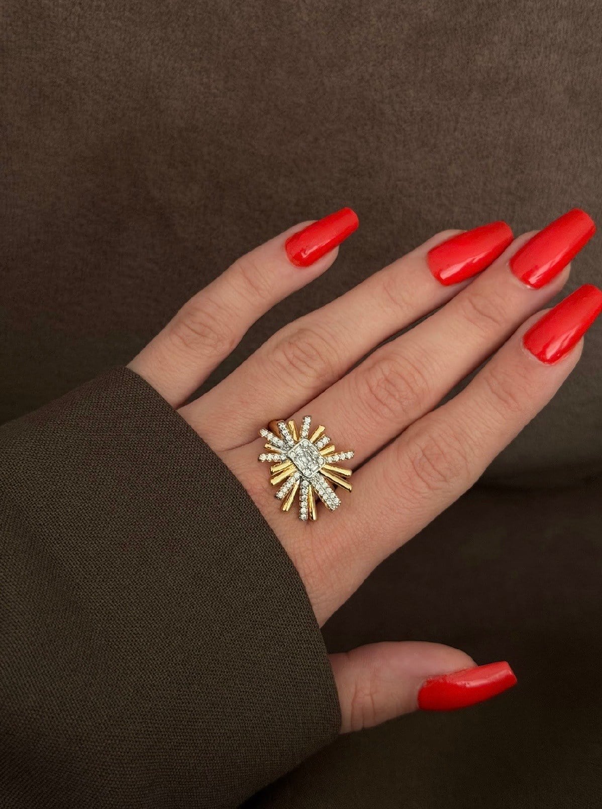 ÇİÇEK TASARIMLI TAŞLI YÜZÜK 