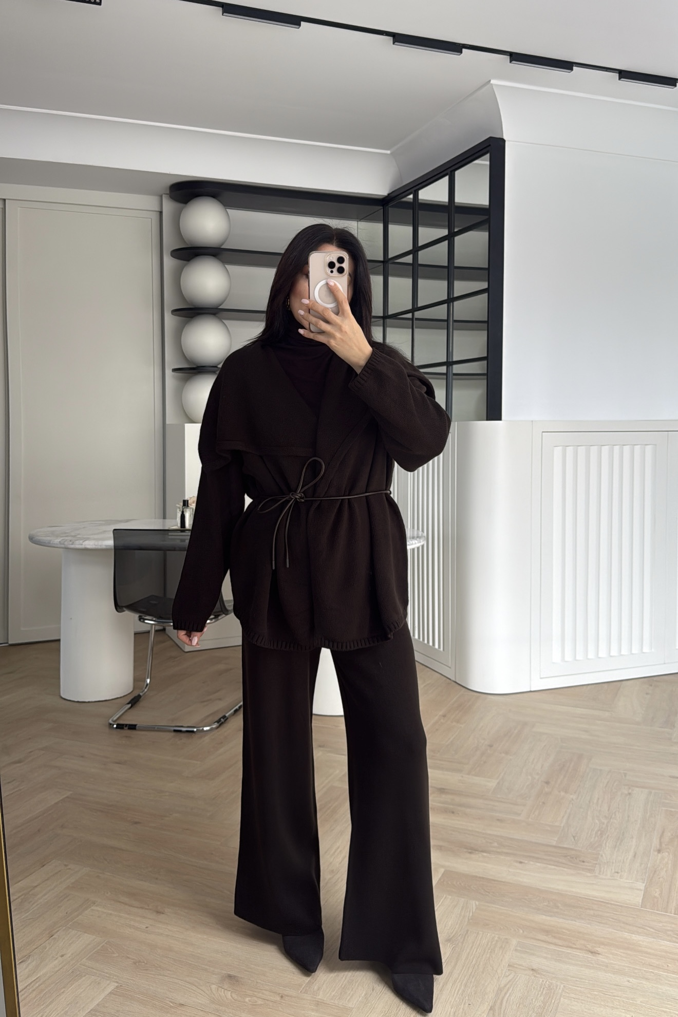 DERİ KEMERLİ TRİKO TAKIM KAHVE