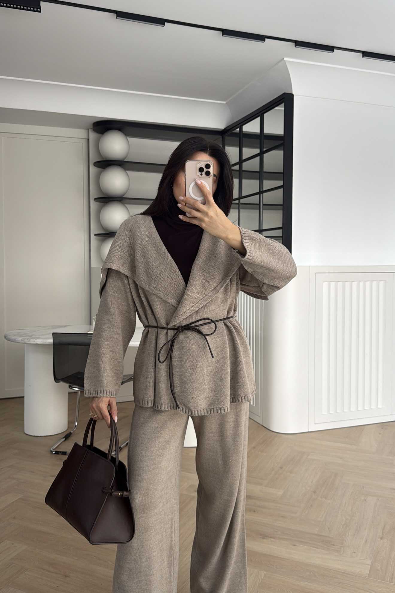 DERİ KEMERLİ TRİKO TAKIM VİZON