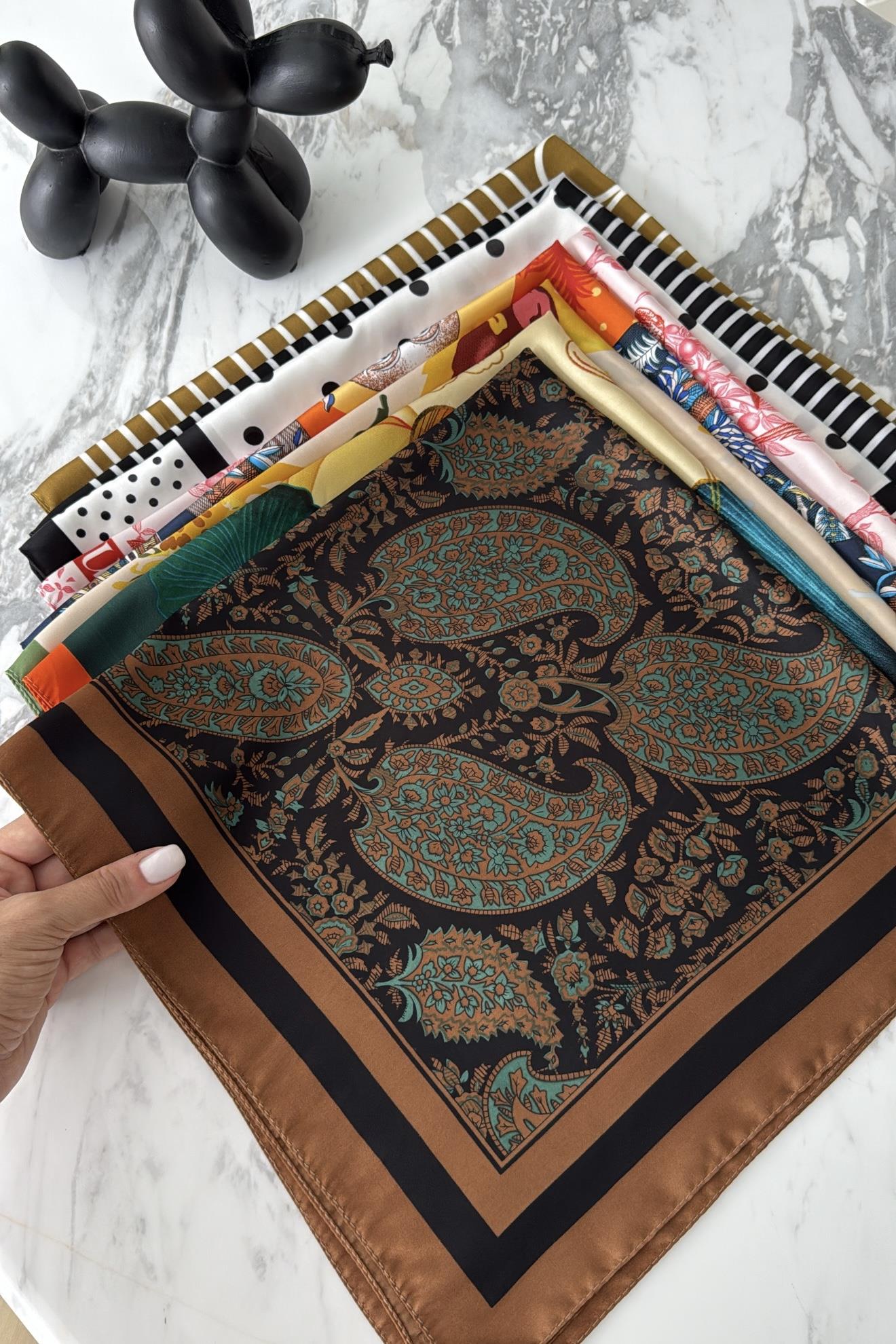 DESENLİ 70x70 C M SATEN FULAR