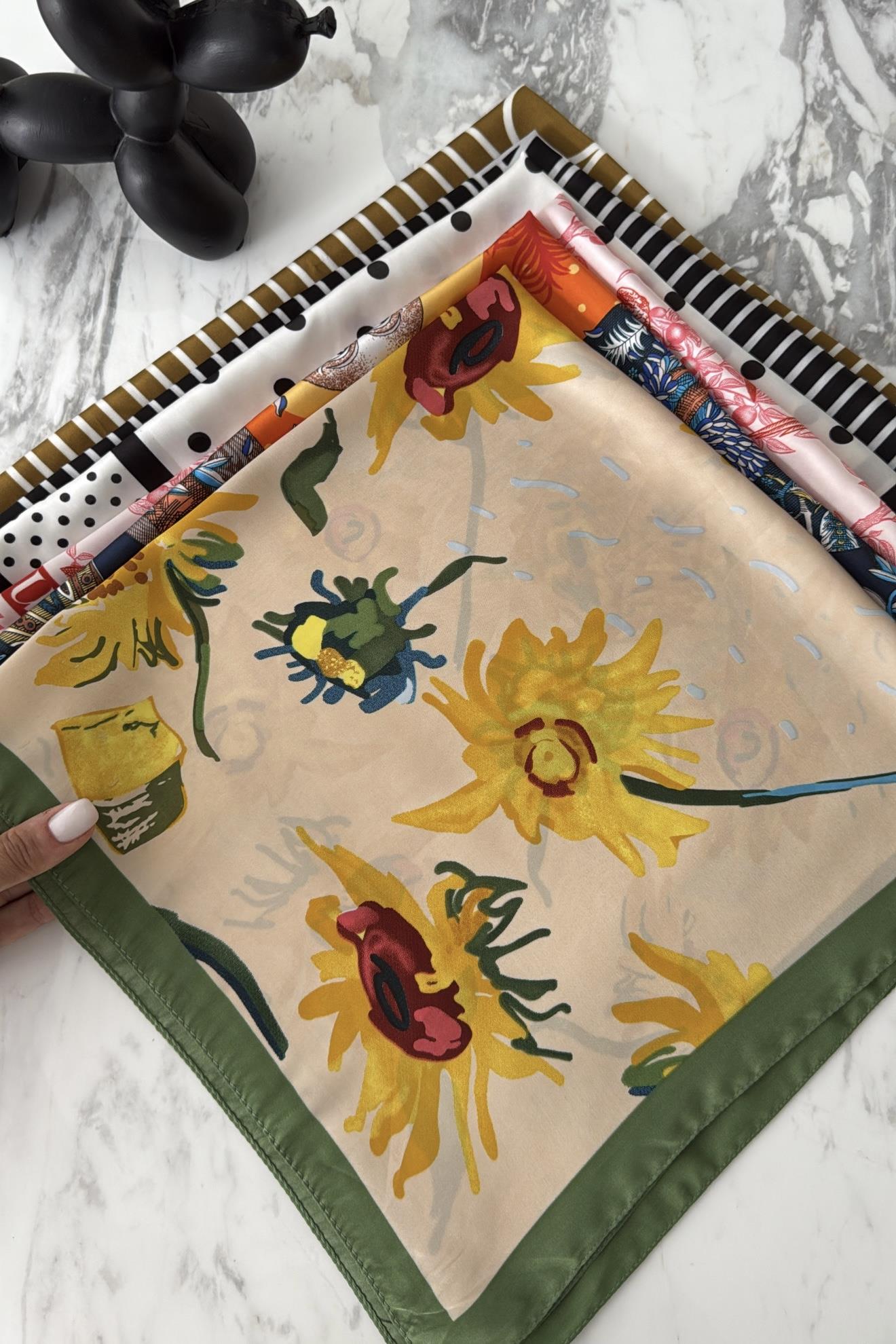 DESENLİ 70x70 CM SATEN FULAR