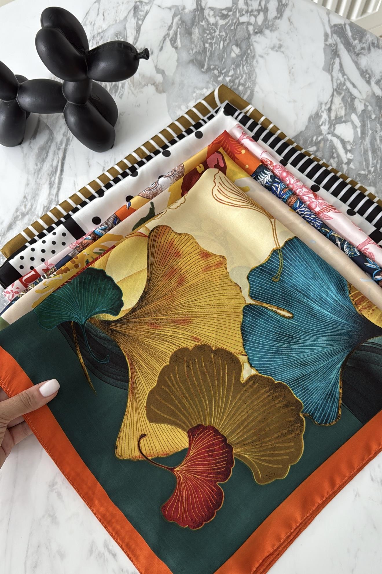 DESENLİ 70x70 CM SATEN FULAR