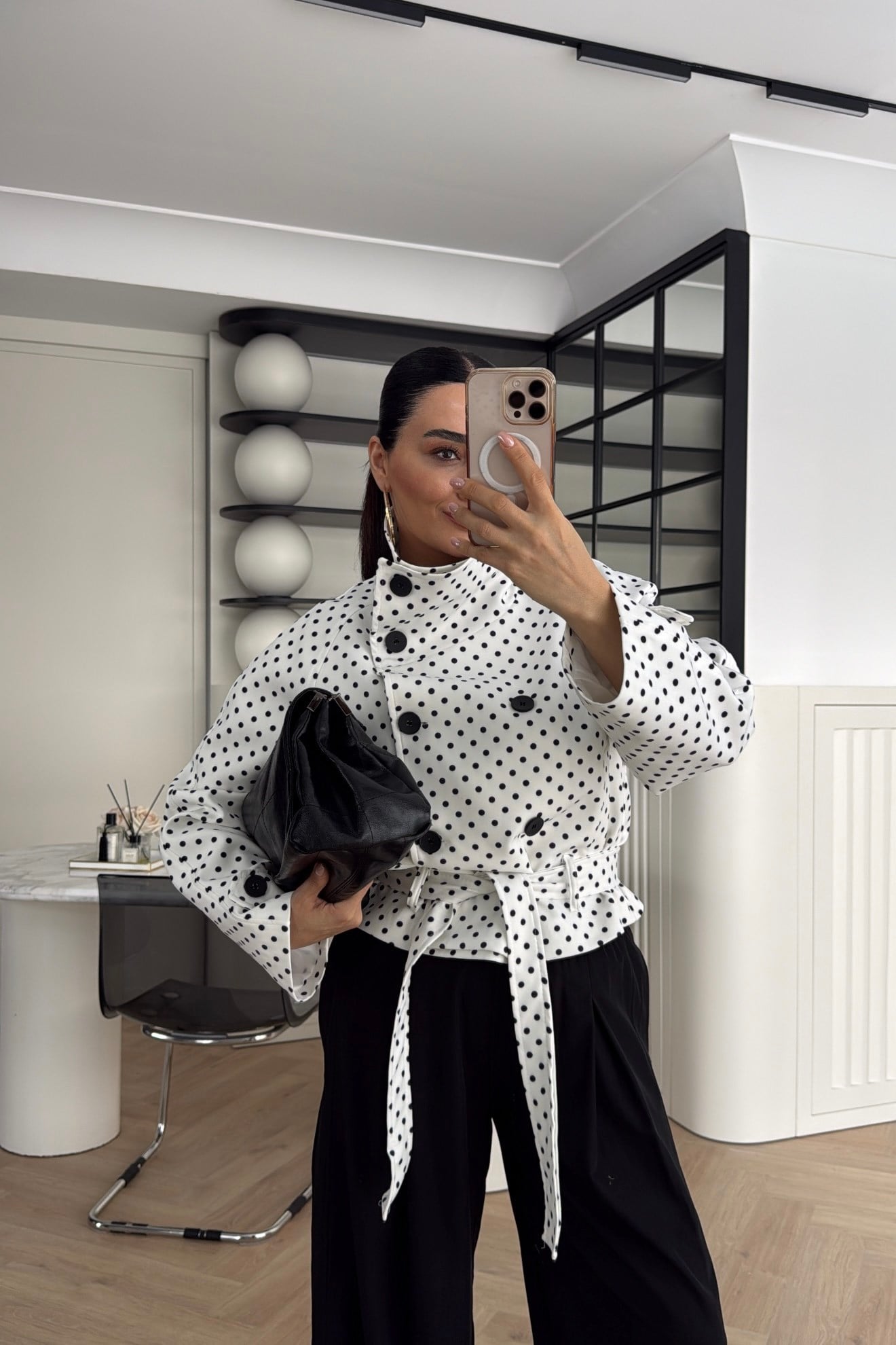 DİK YAKA PUANTİYELİ TRENÇKOT BEYAZ 