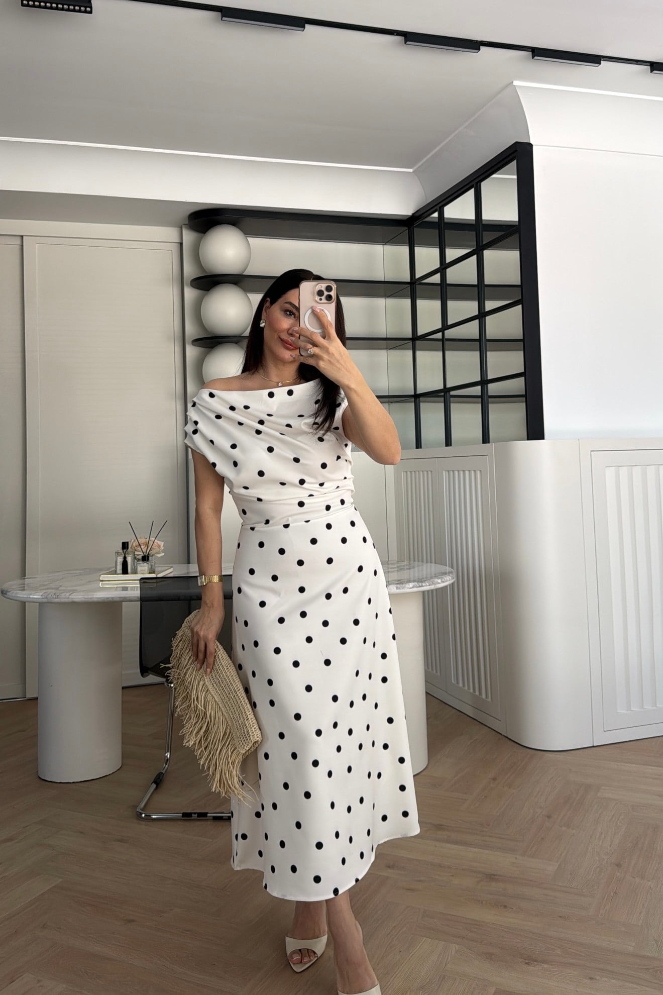 DRAPE YAKA PUANTİYELİ ELBİSE 