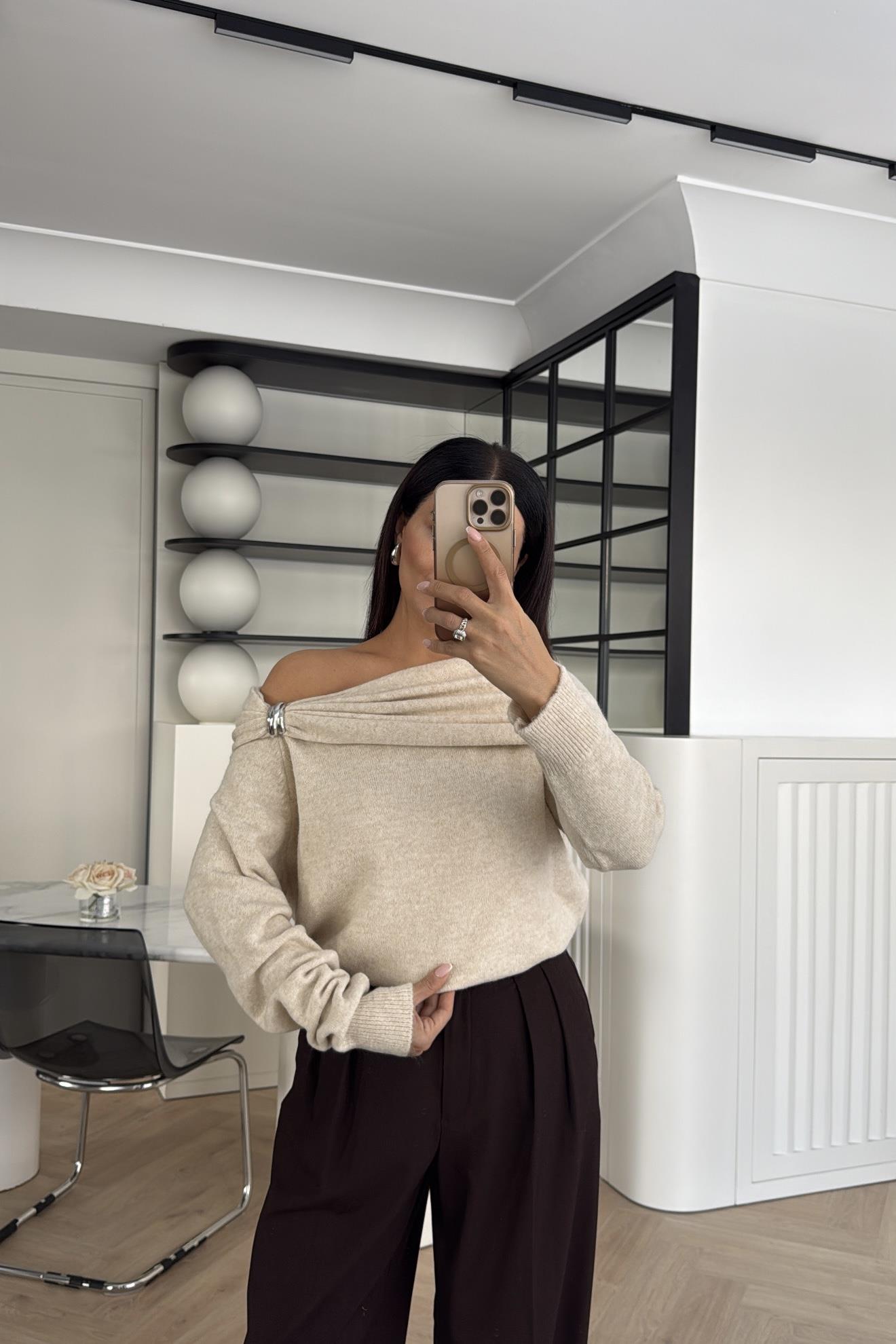 EKRU AKSESUAR DETAYLI TRİKO