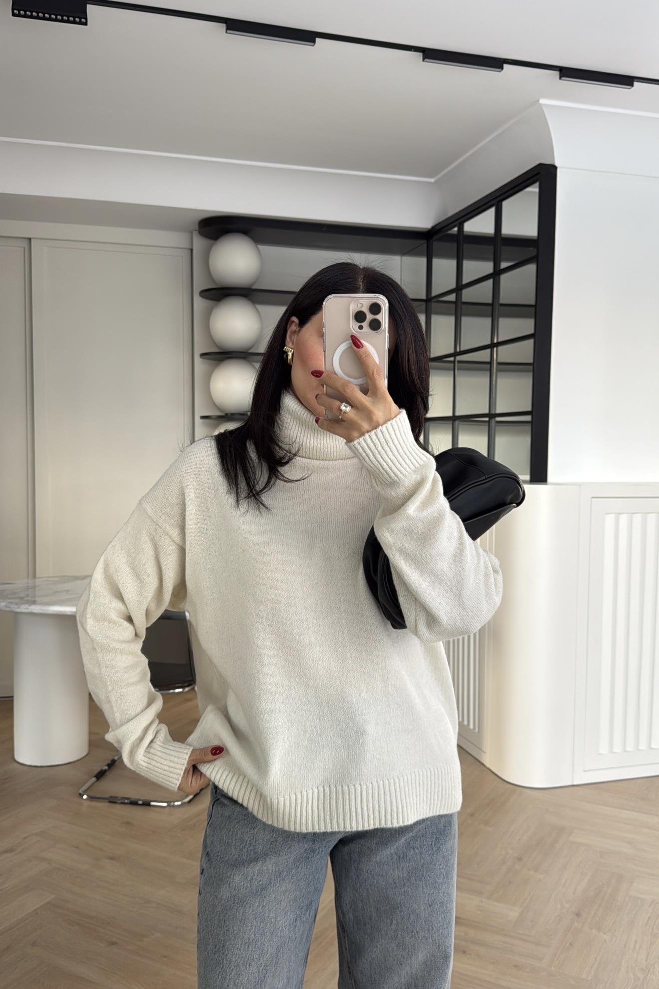 EKRU BALIKÇI YAKA YUMOŞ TRİKO KAZAK