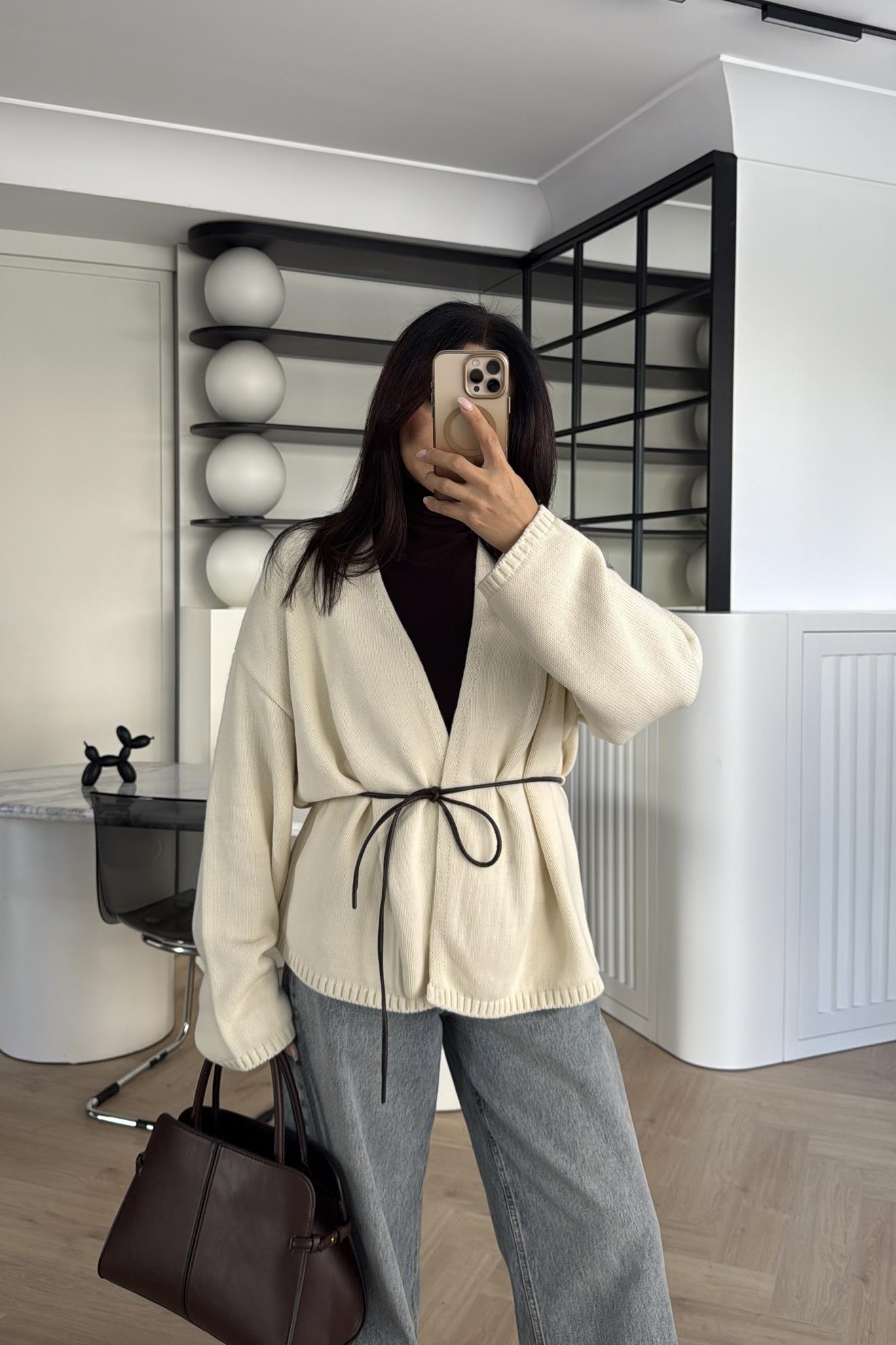 EKRU BELDEN BAĞLAMALI TRİKO HIRKA 