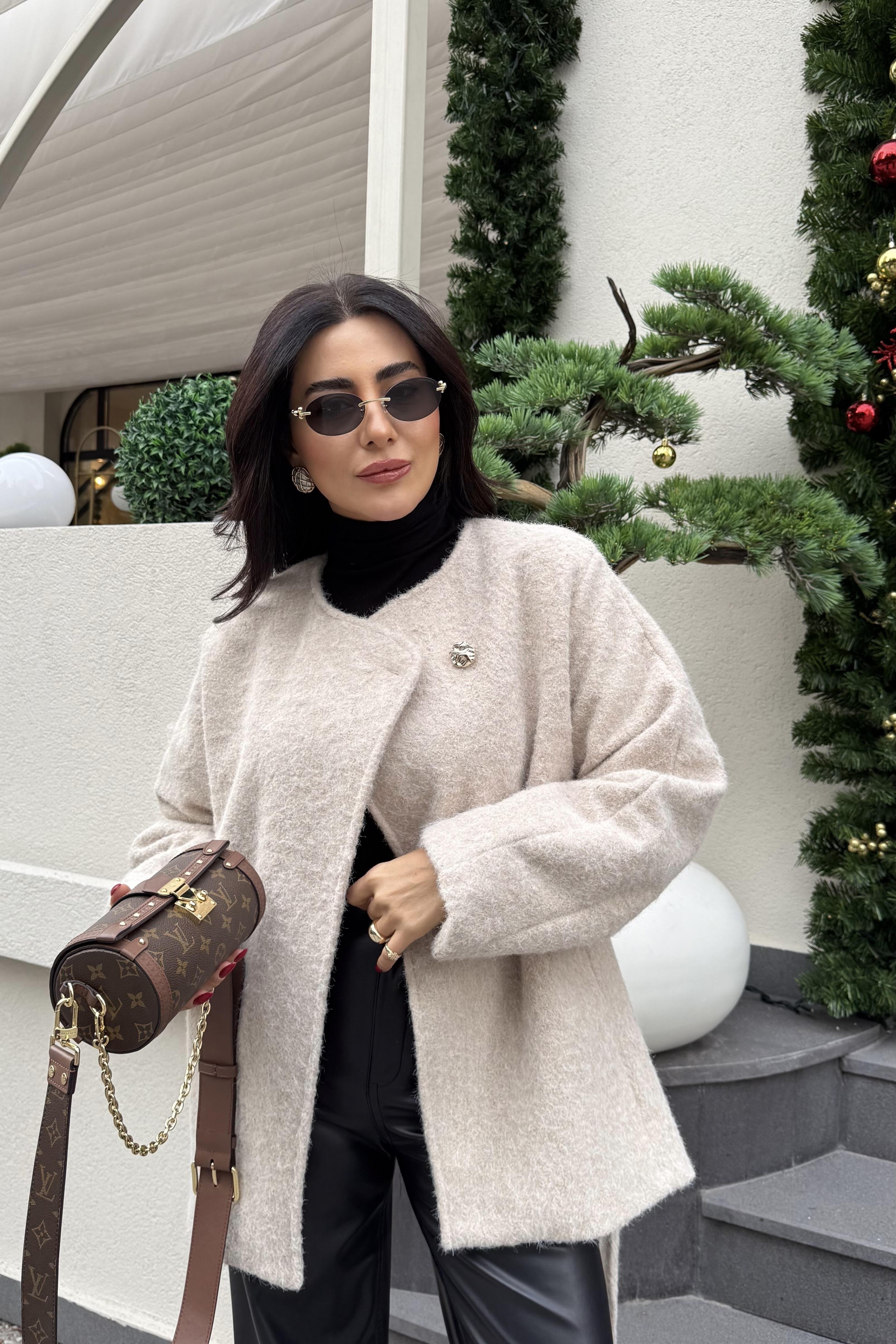 EKRU DÜĞME DETAYLI PELUŞ CEKET