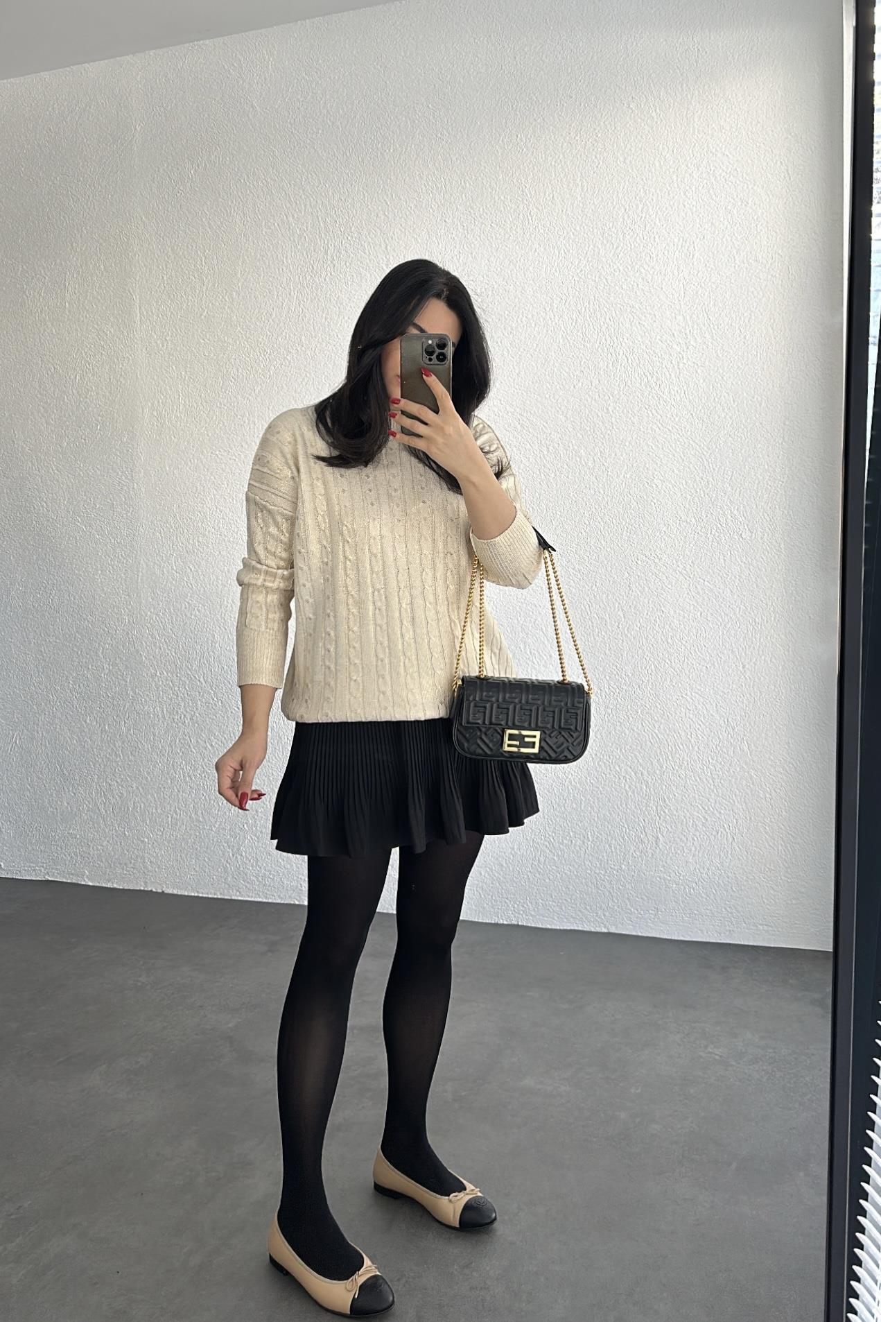 Ekru Gold Varak Detaylı Kazak 