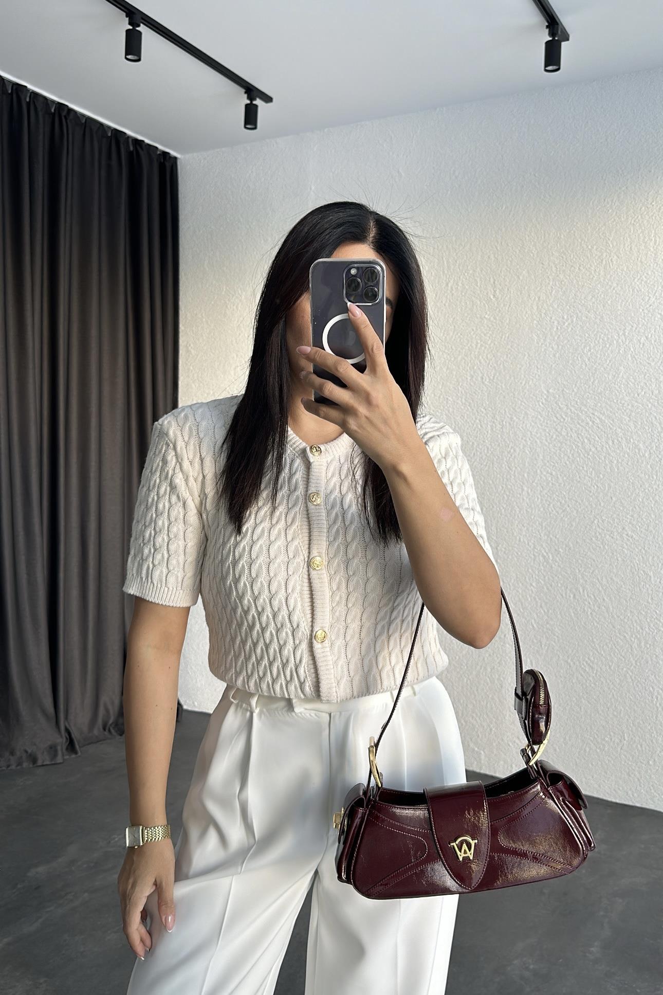 Ekru Kısa Kol Gold Düğmeli Hırka