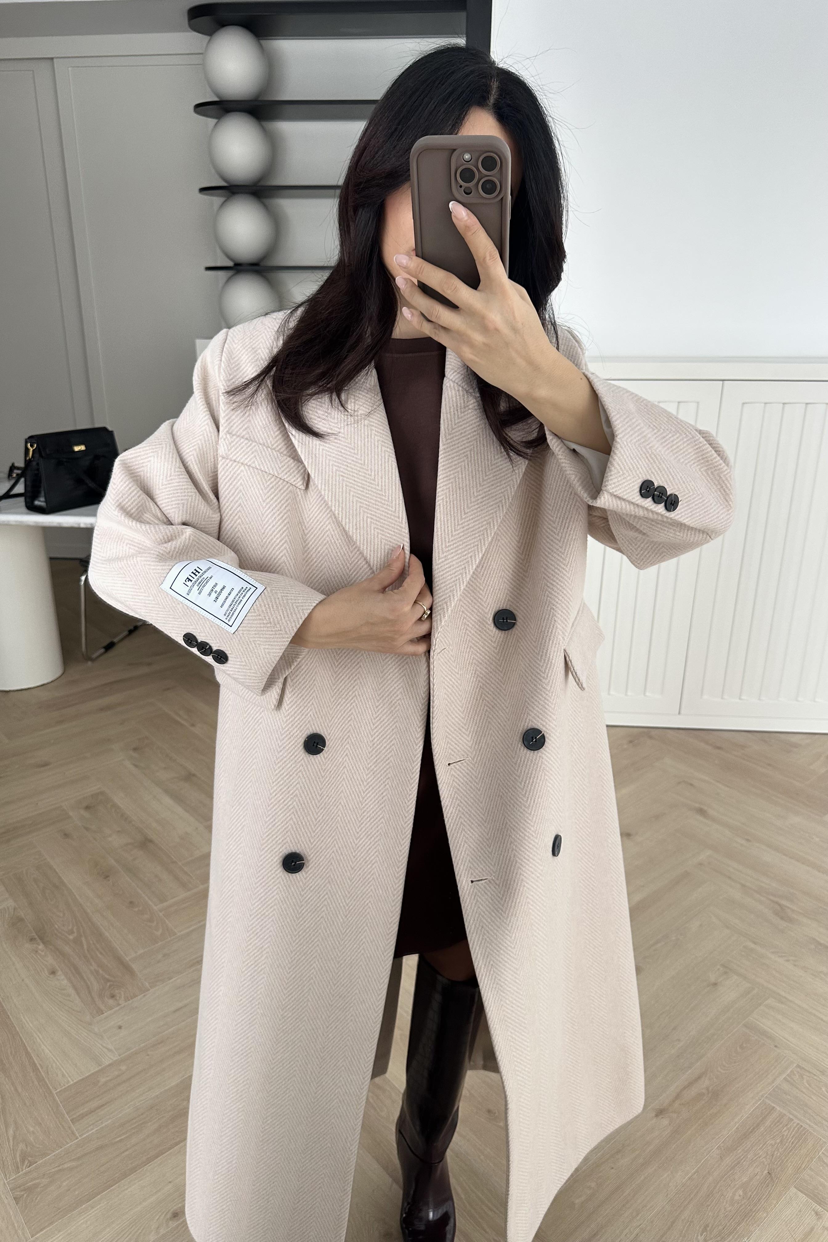 Ekru Kolu Etiketli Balıksırtı Premium Kaşe Kaban 