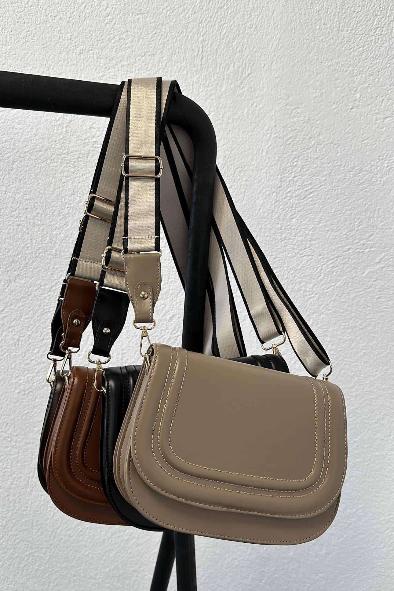 Ekru Renk Kapaklı Çanta