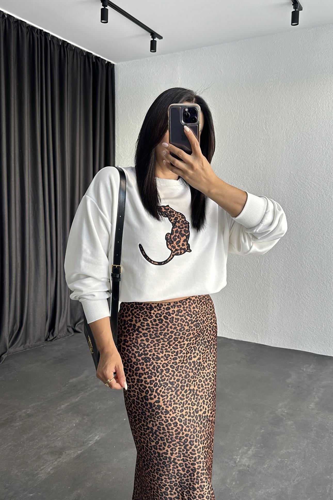 Ekru Renk Leopar Detaylı Oversize Kalıp Sweatshirt 