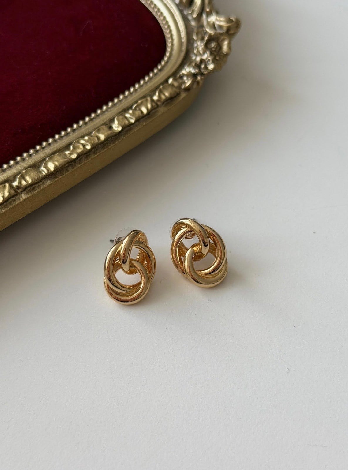 GOLD RENK VİNTAGE SARMAL KÜPE