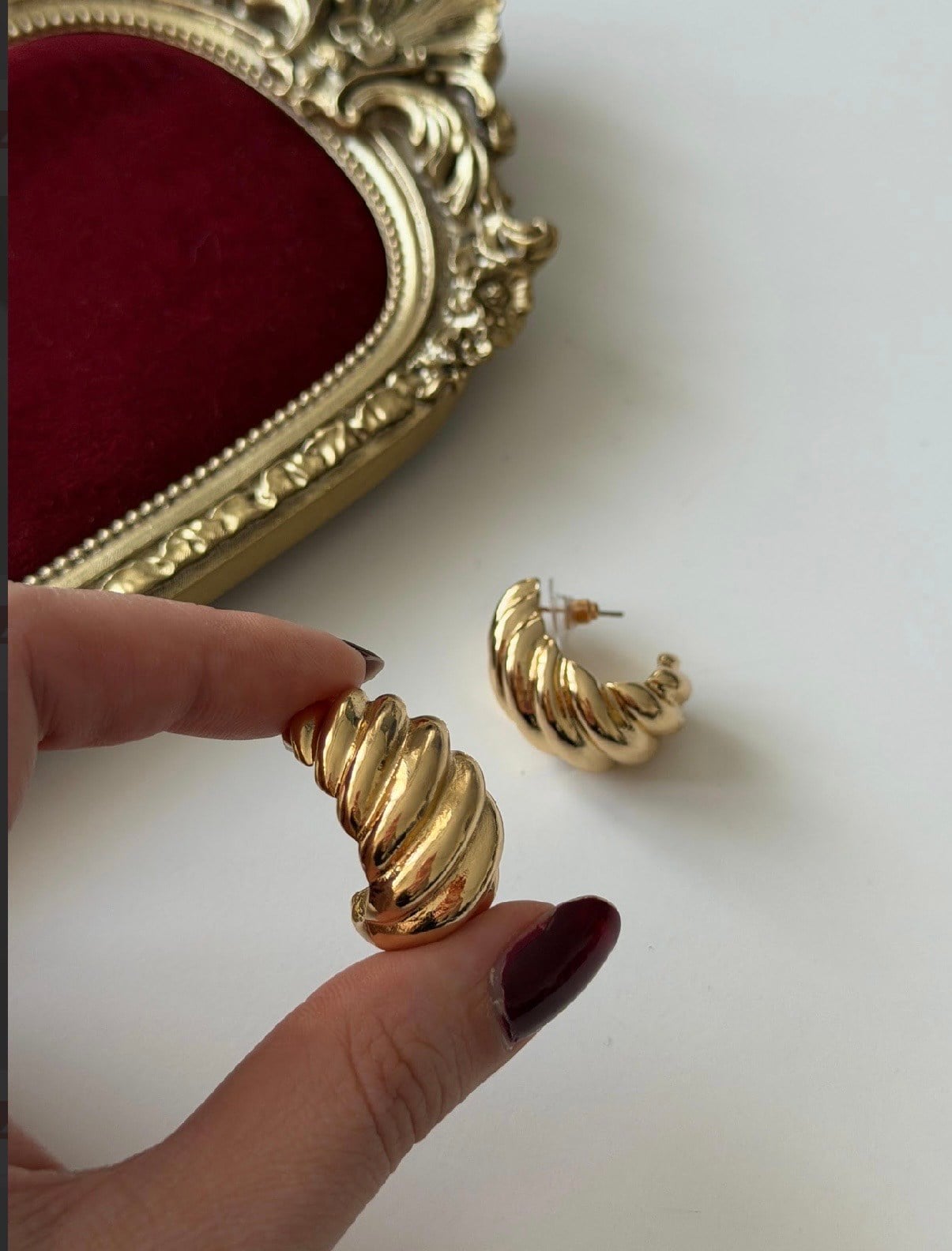 GOLD YARIM BURGU VİNTAGE KÜPE