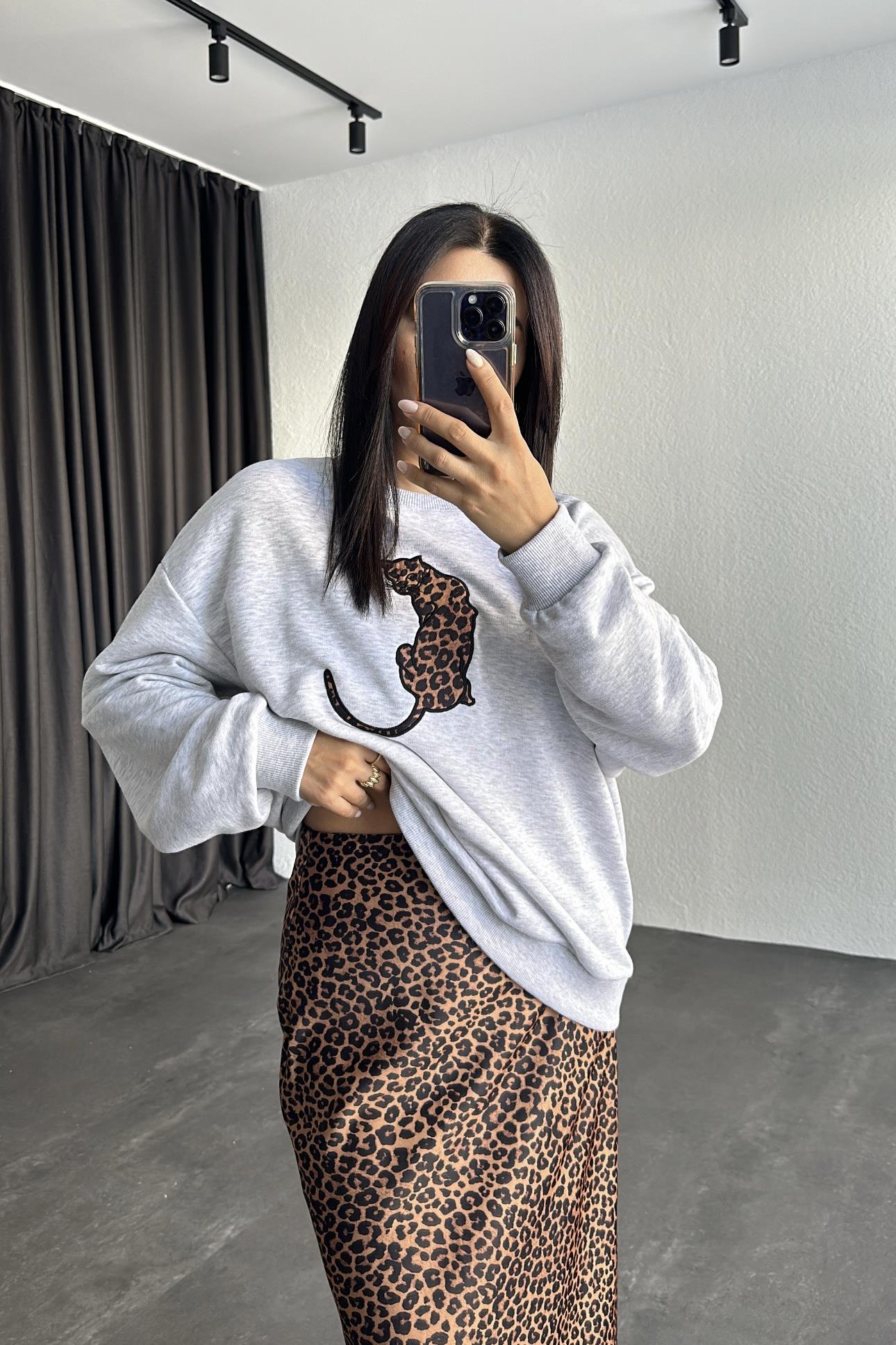 Gri Renk Leopar Detaylı Oversize Kalıp Sweatshirt 