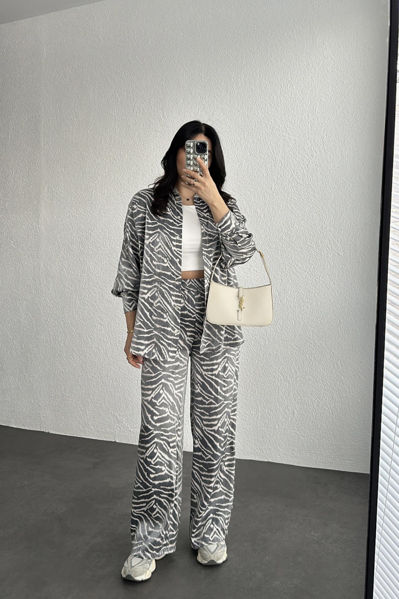 Gri Zebra Desen Özel Parlak Dokulu Krep Kumaş