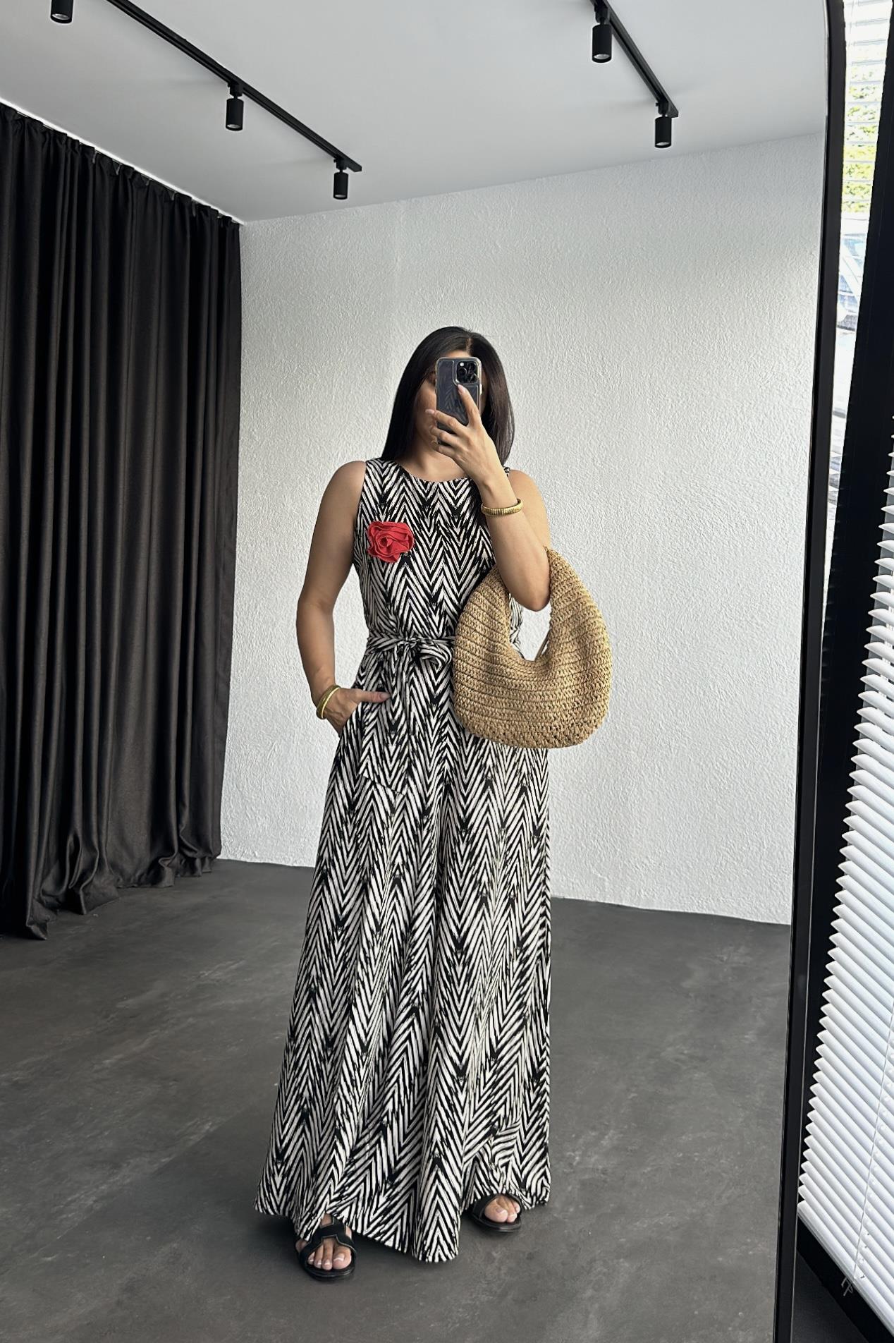 Gül Broşlu Cepli Tasarım Tulum