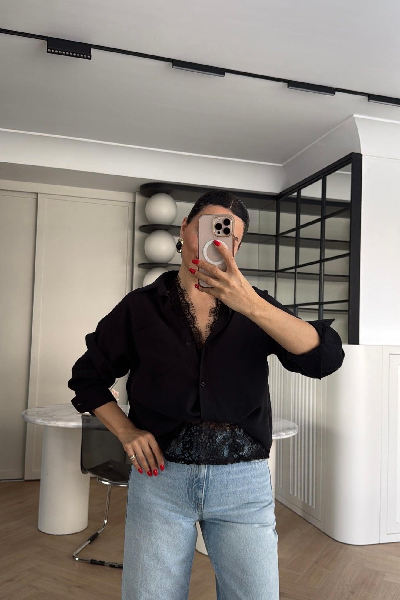 İÇİ DANTEL BLUZLU DÜĞMELİ TENSEL GÖMLEK 