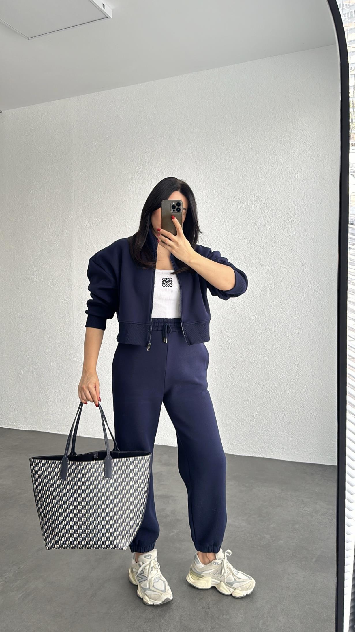 İçi Şardonlu Paçası Lastikli Lacivert Eşofman Takımı