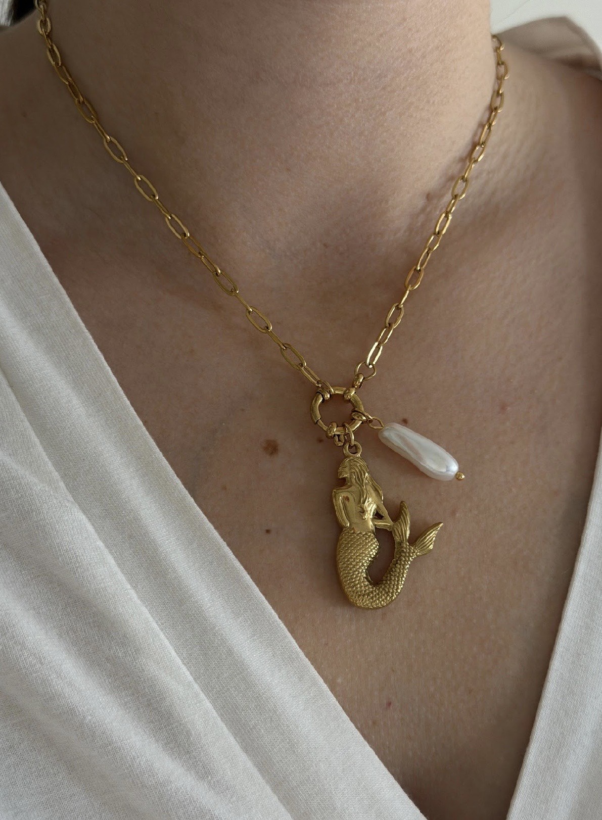 İNCİLİ DENİZ KIZI KOLYE