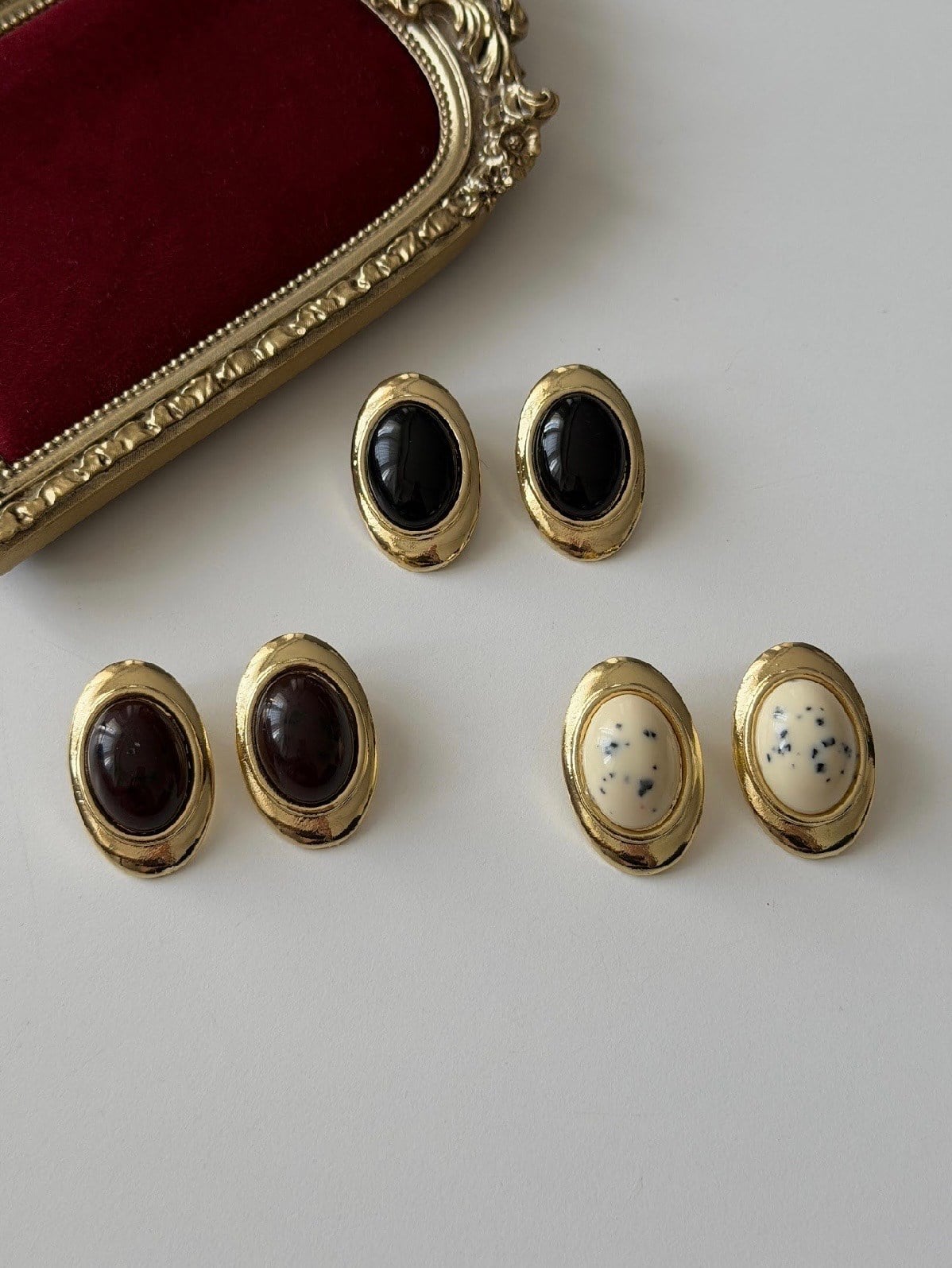 KAHVE OVAL GOLD DETAYLI VİNTAGE KÜPE