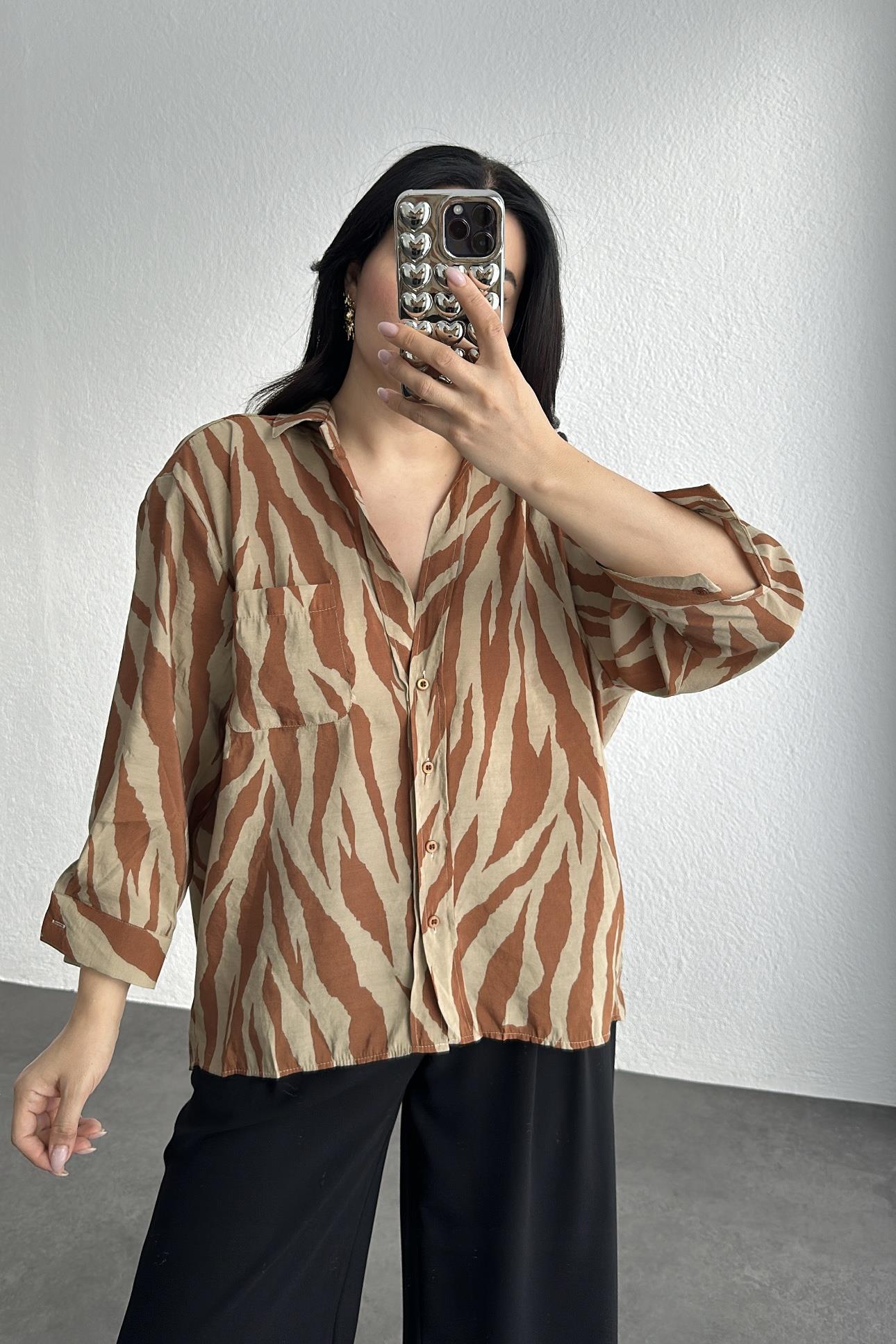 Kahve Renk Zebra Desen Tensel Gömlek