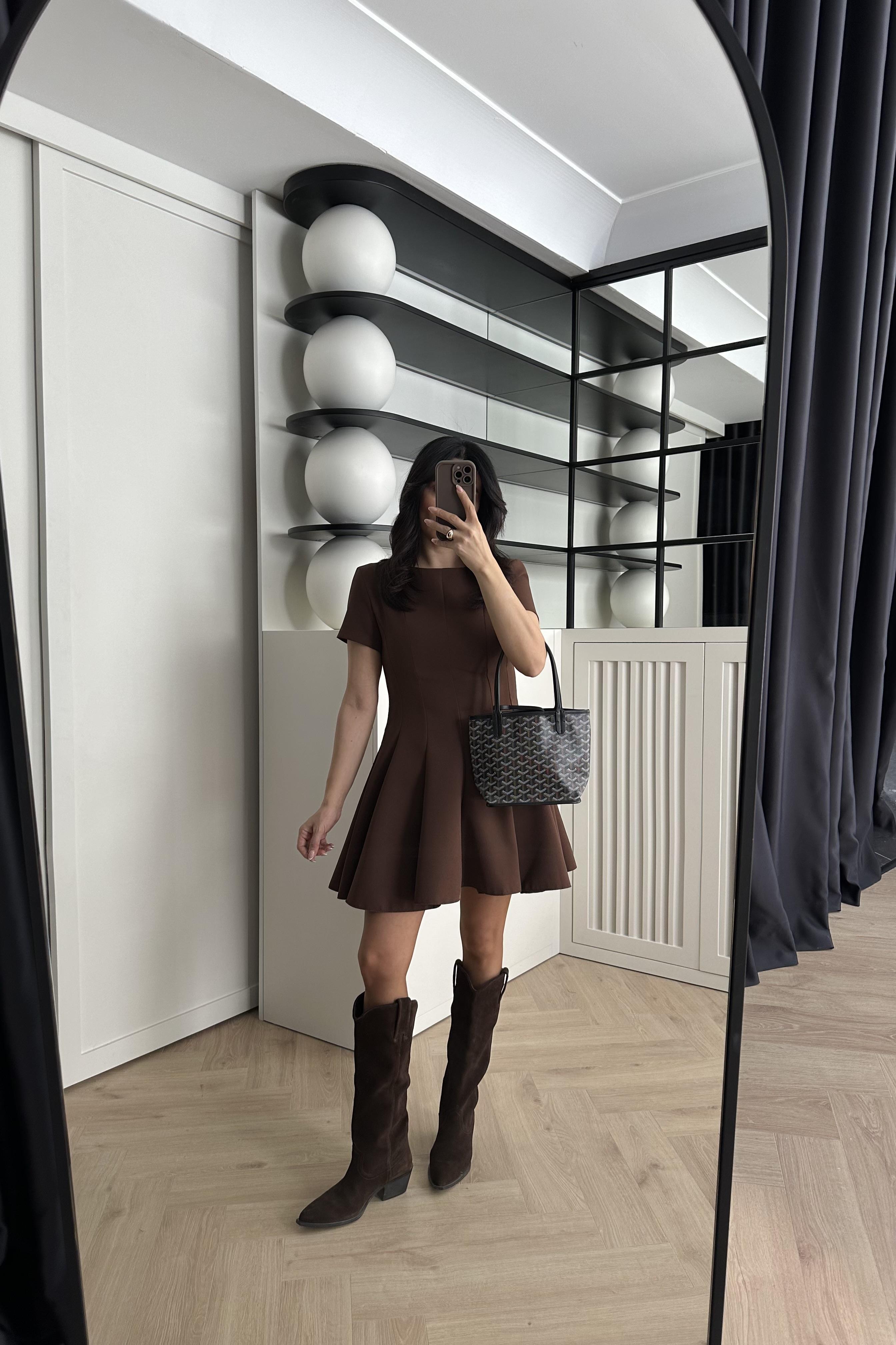 Kahve Volanlı Kısa Elbise