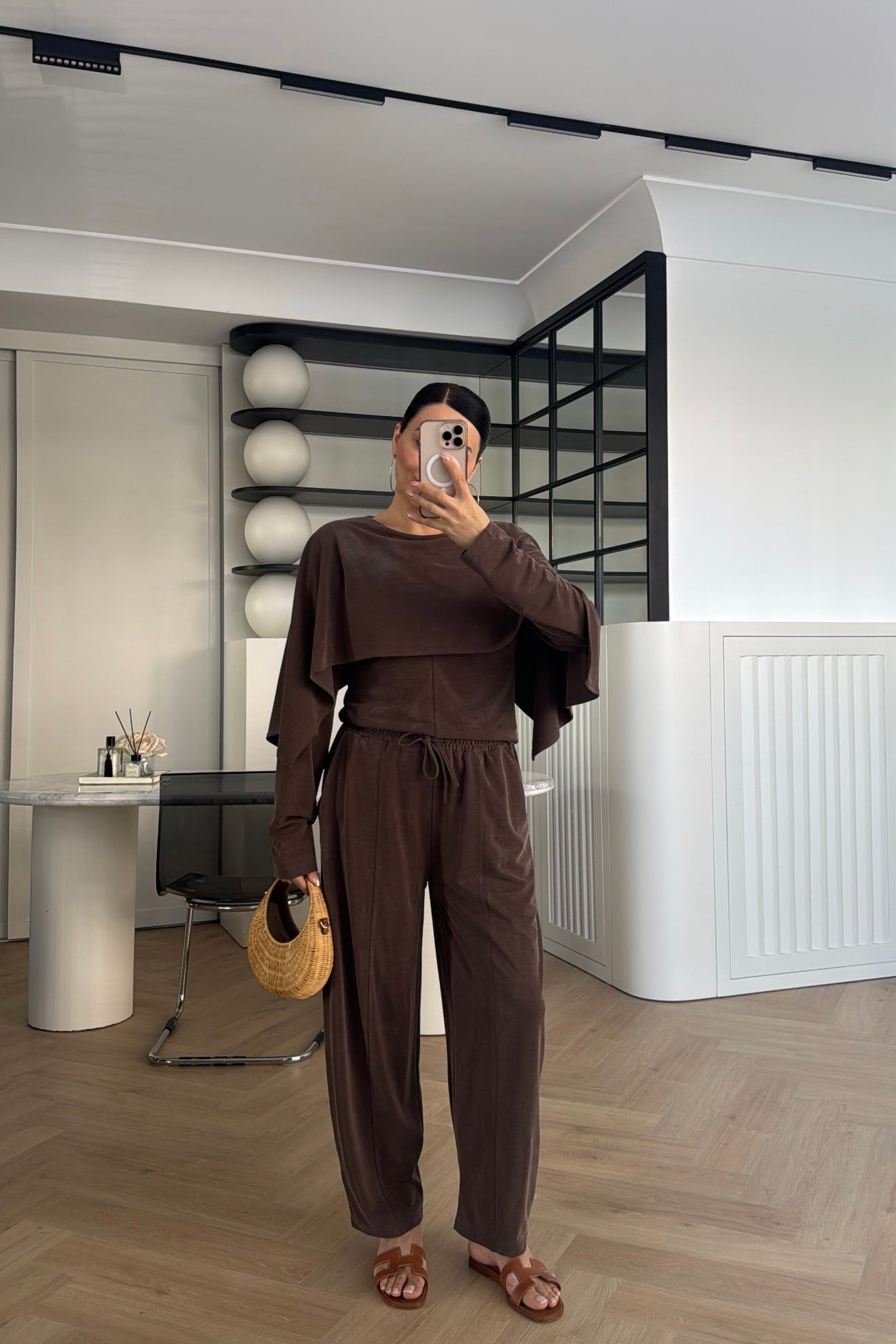 KENDİNDEN PELERİNLİ MODAL TAKIM KAHVE 