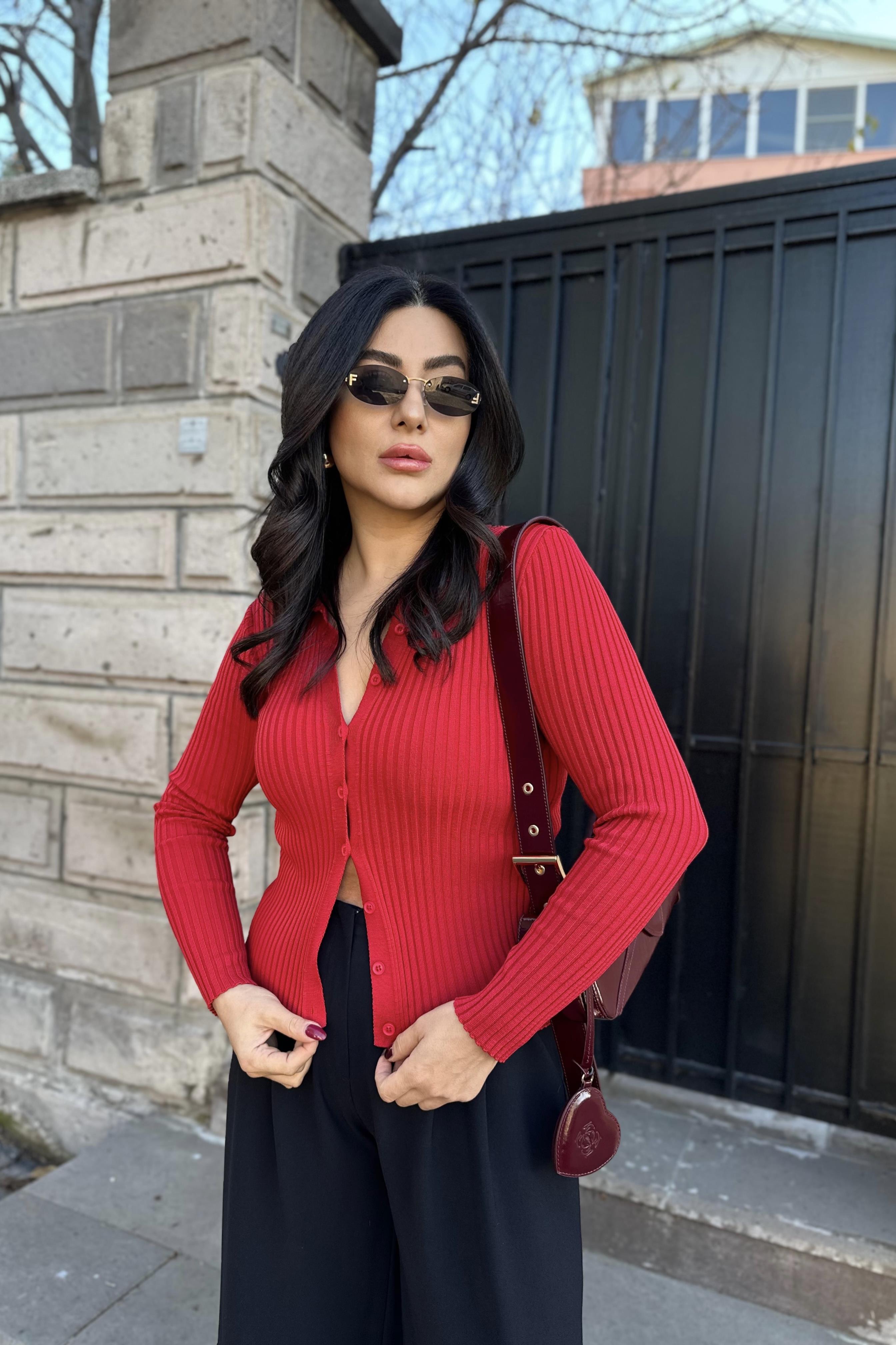 Kırmızı Önden Düğmeli Çelik Triko Hırka