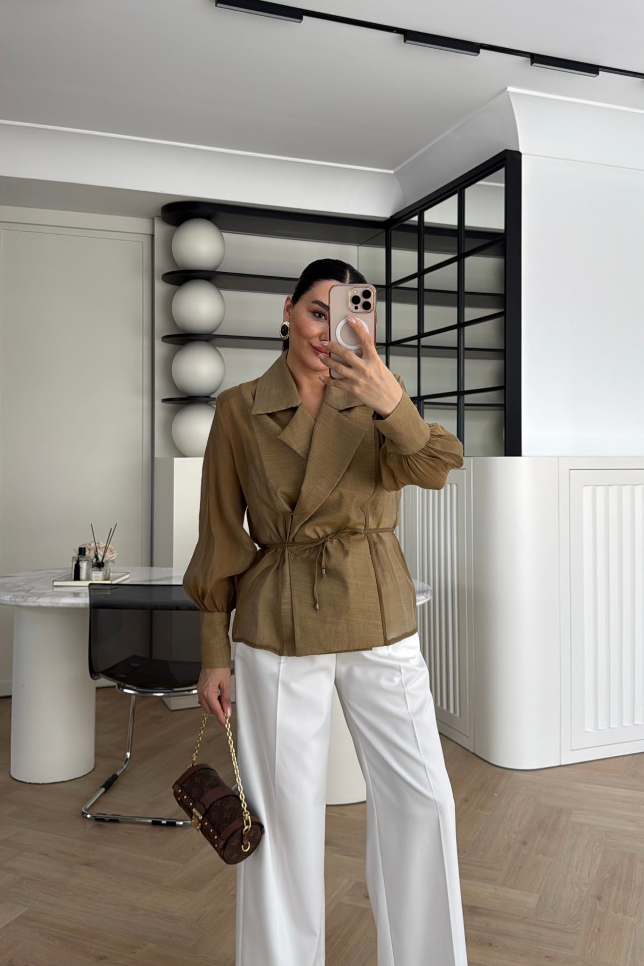 KUŞAKLI VATKA DETAYLI TRANSPARAN GÖMLEK HAKİ 