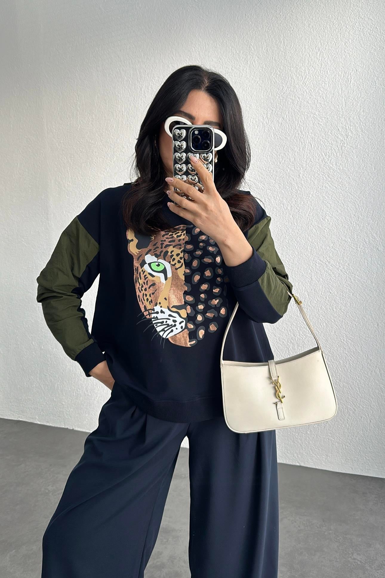 Laci Paraşüt Kumaş Detaylı Leopar Baskı Sweatshirt 